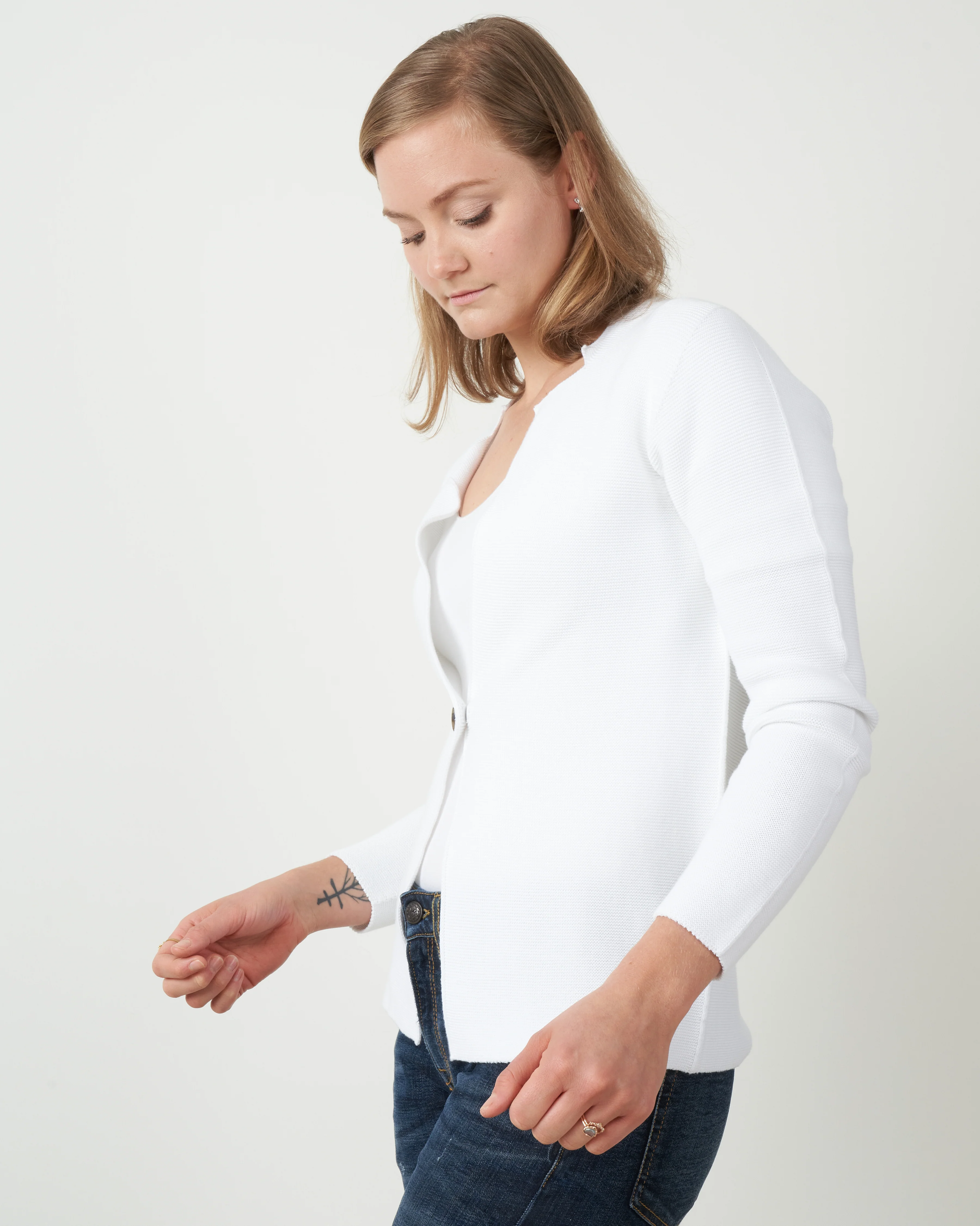 one button v-neck cardigan - white - Image 4