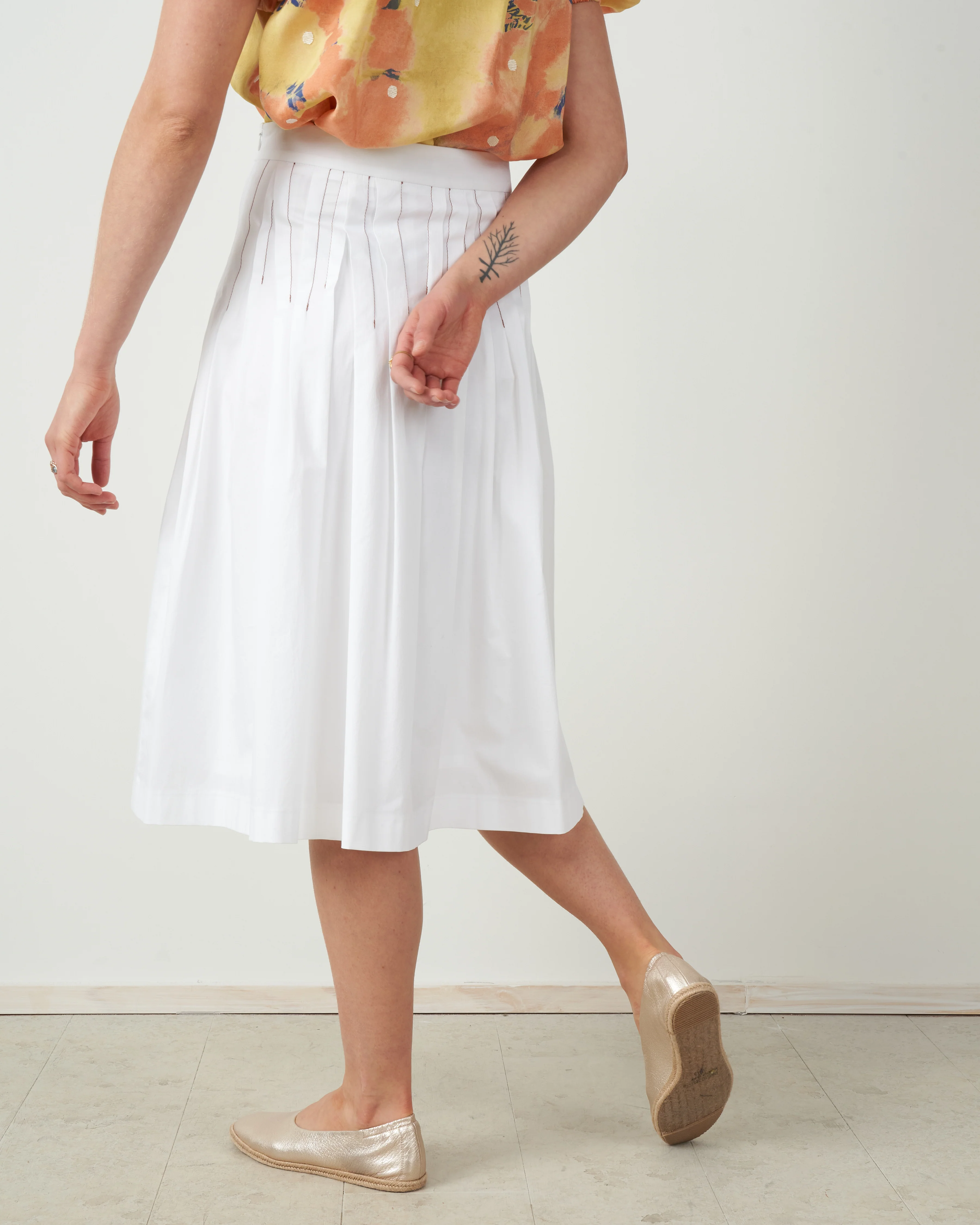 pleated skirt with camel stitch - white - Image 3