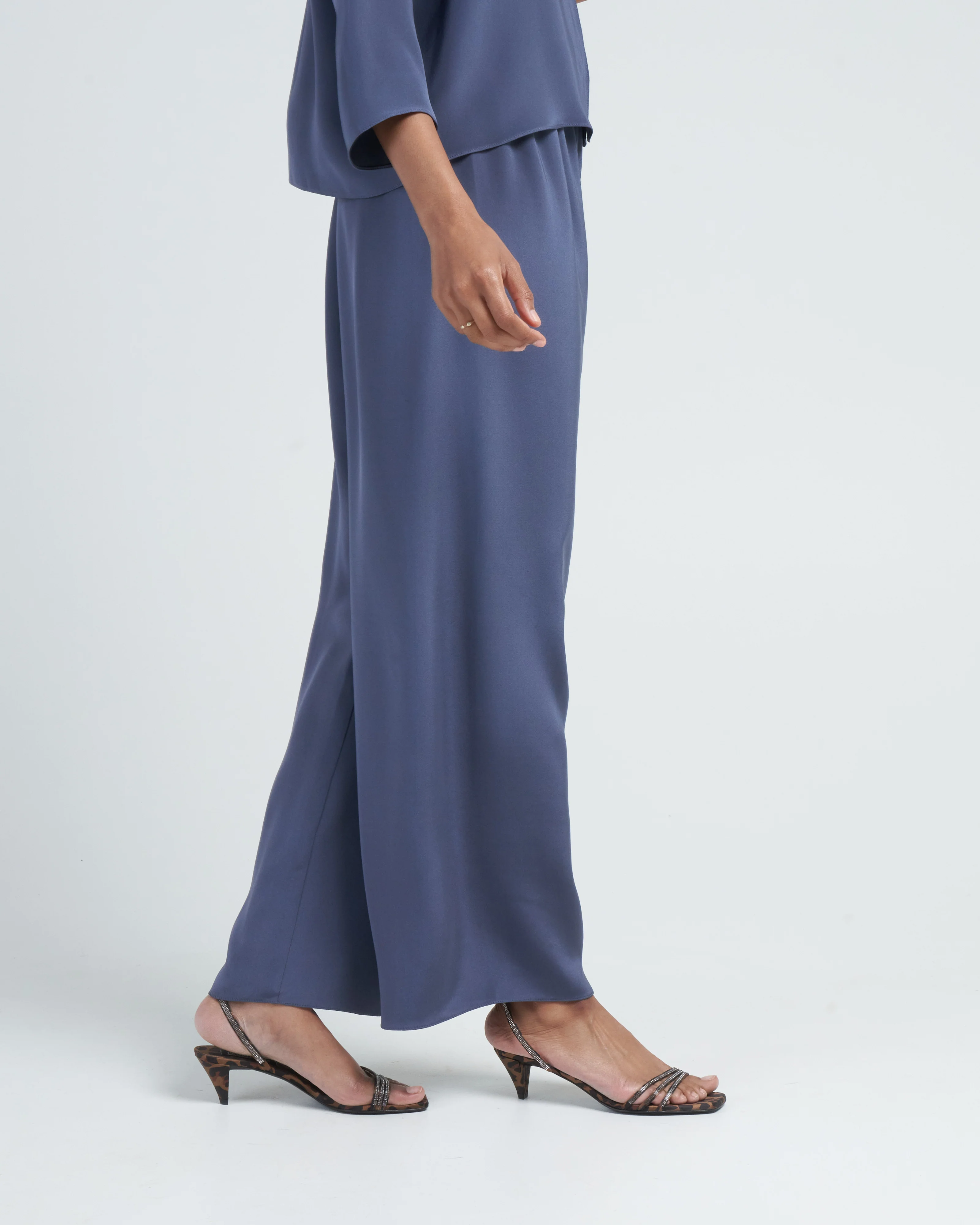 cropped pull on pant - denim - Image 3