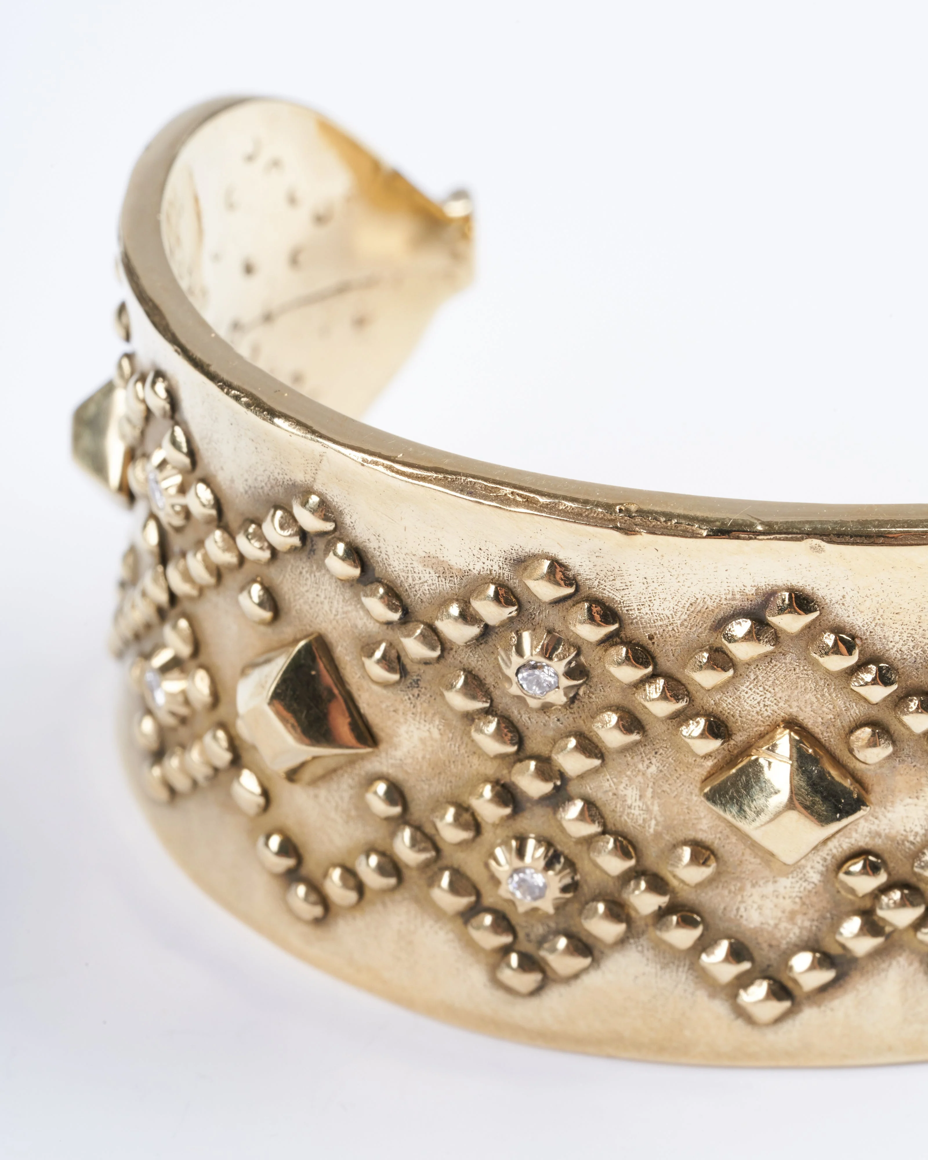 wide diamondback pyramid cuff champagne diamonds - bronze - Image 2