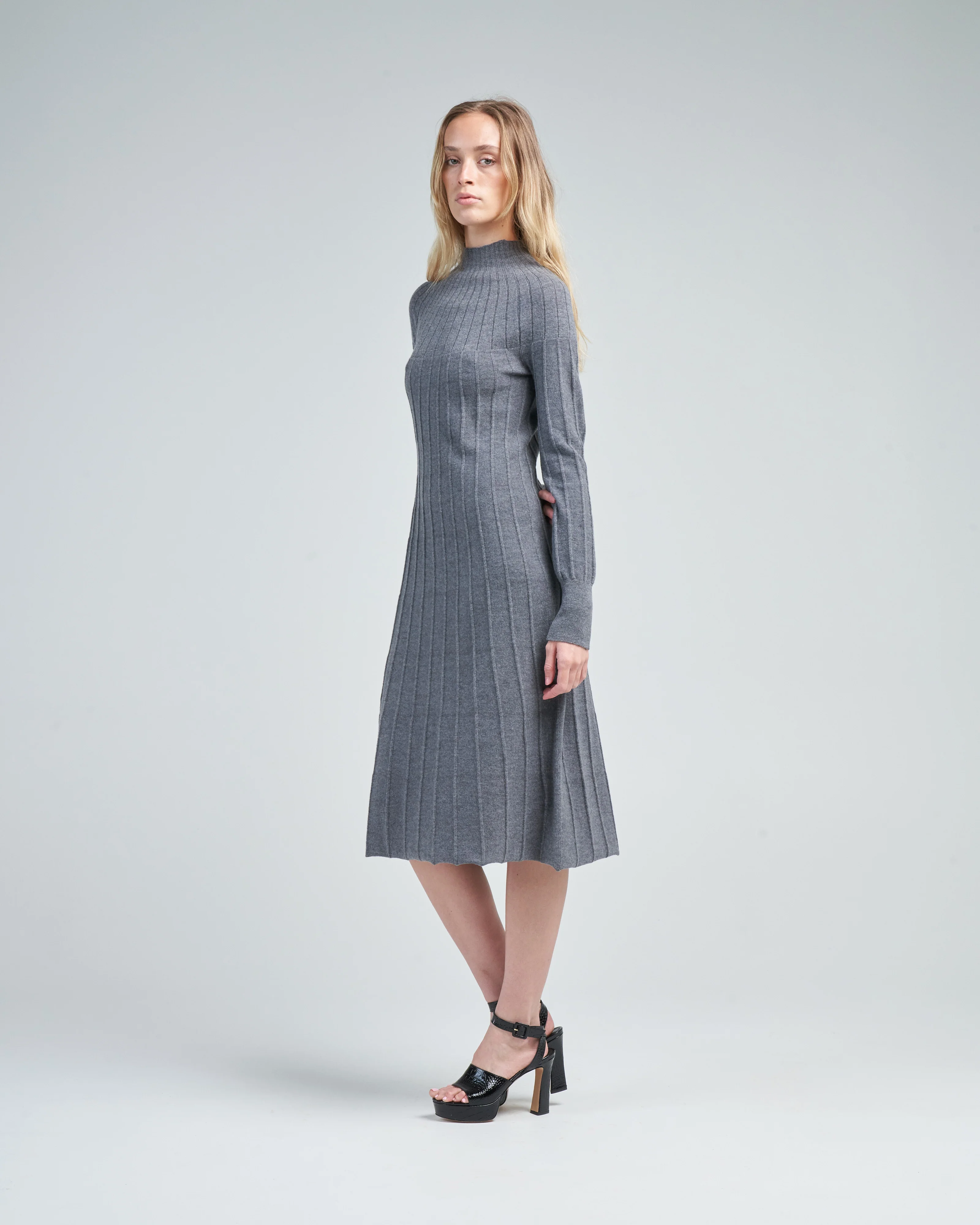 knit long sleeve dress - Image 3