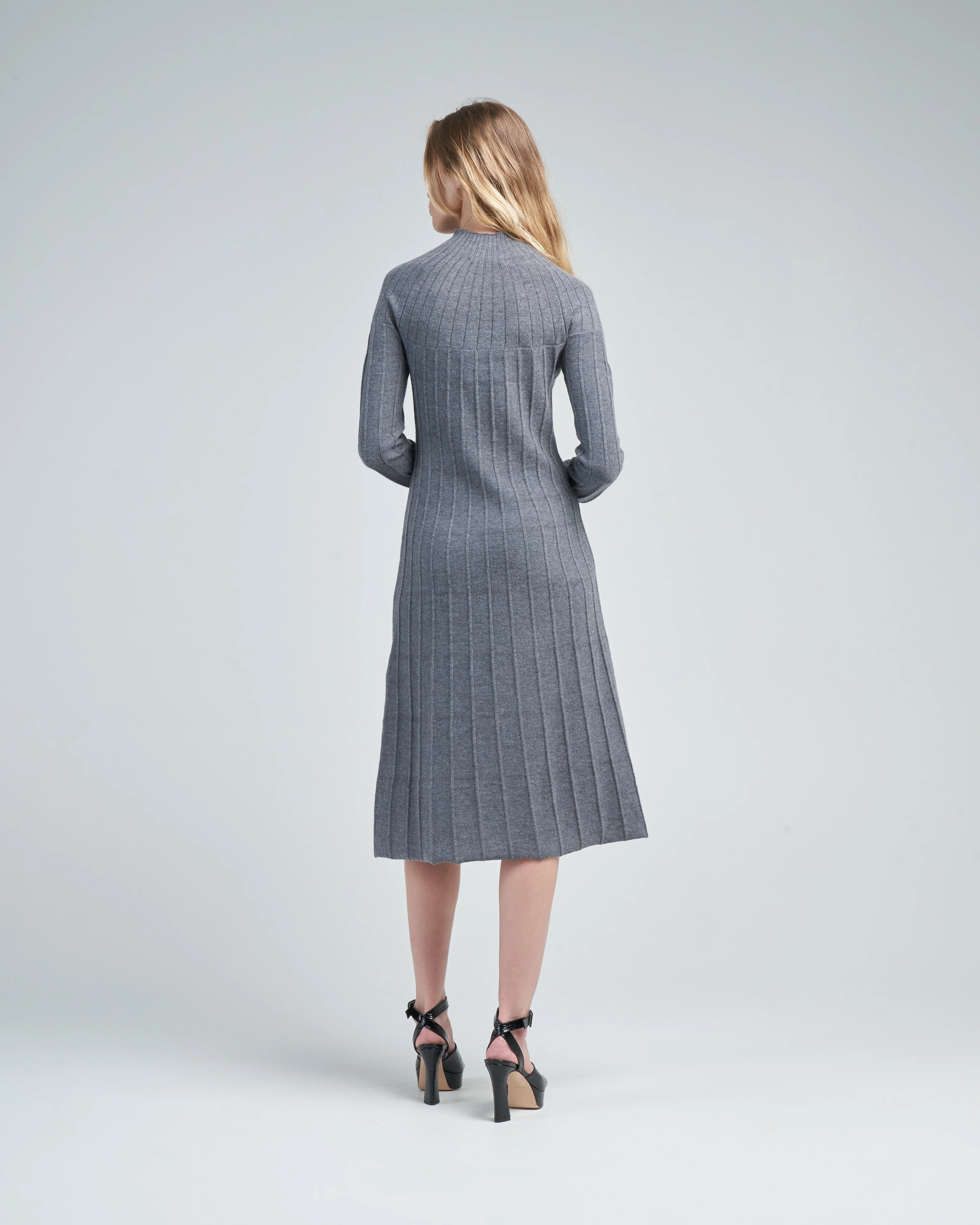 knit long sleeve dress - Image 4