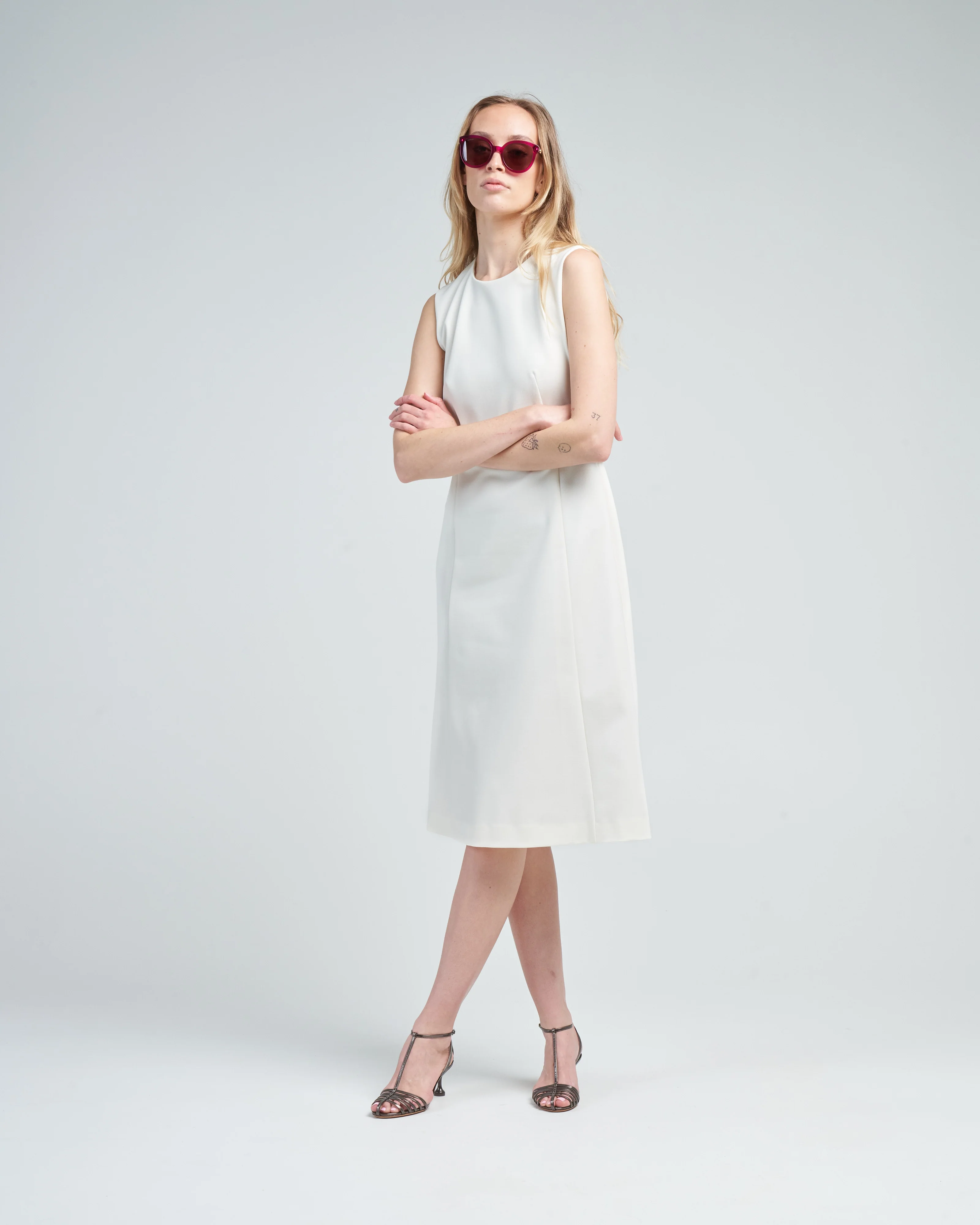 sleeveless dress