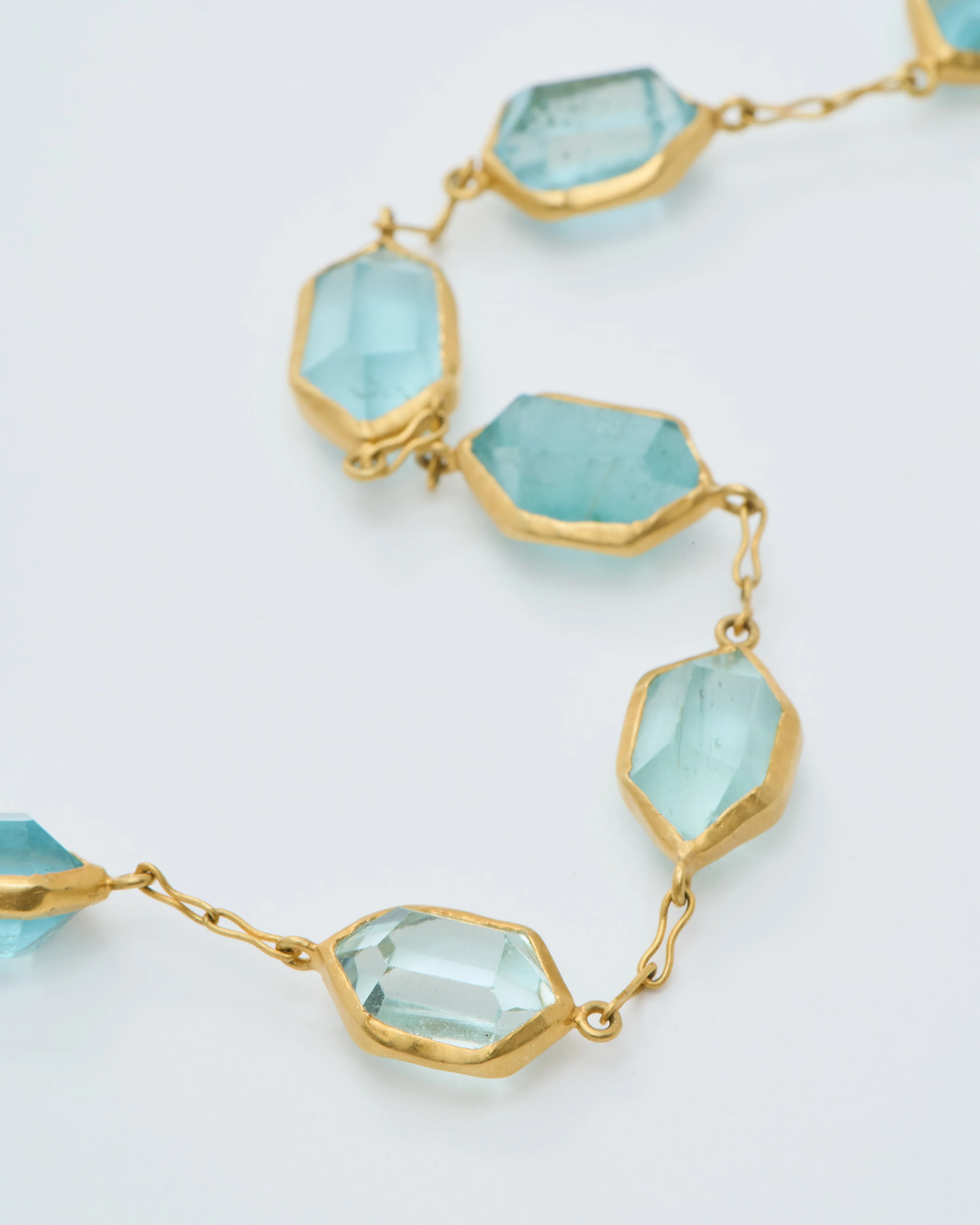 18kt gold cerulean full stone necklace - Image 4