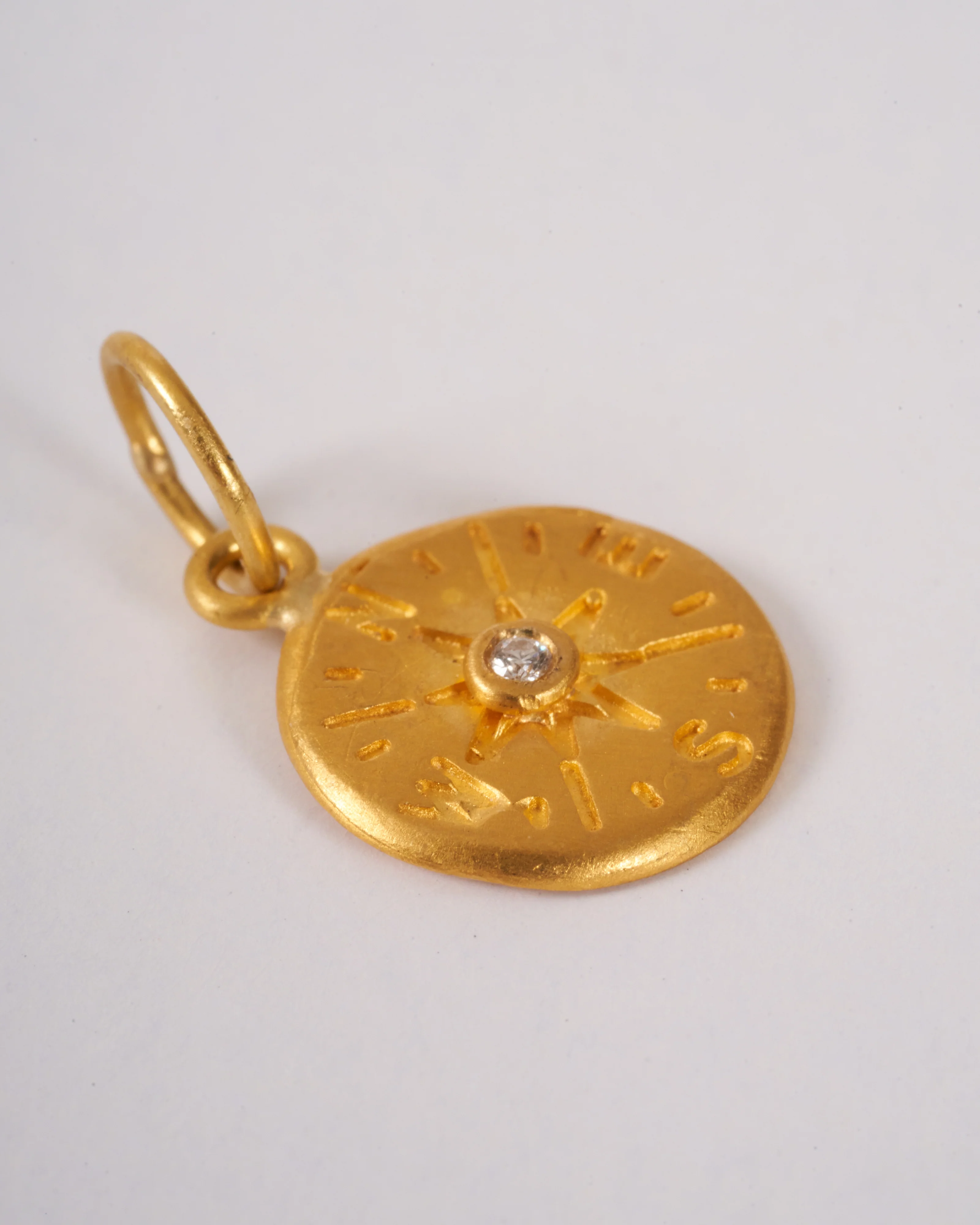 24k gold pendant with diamond compass - gold - Image 2