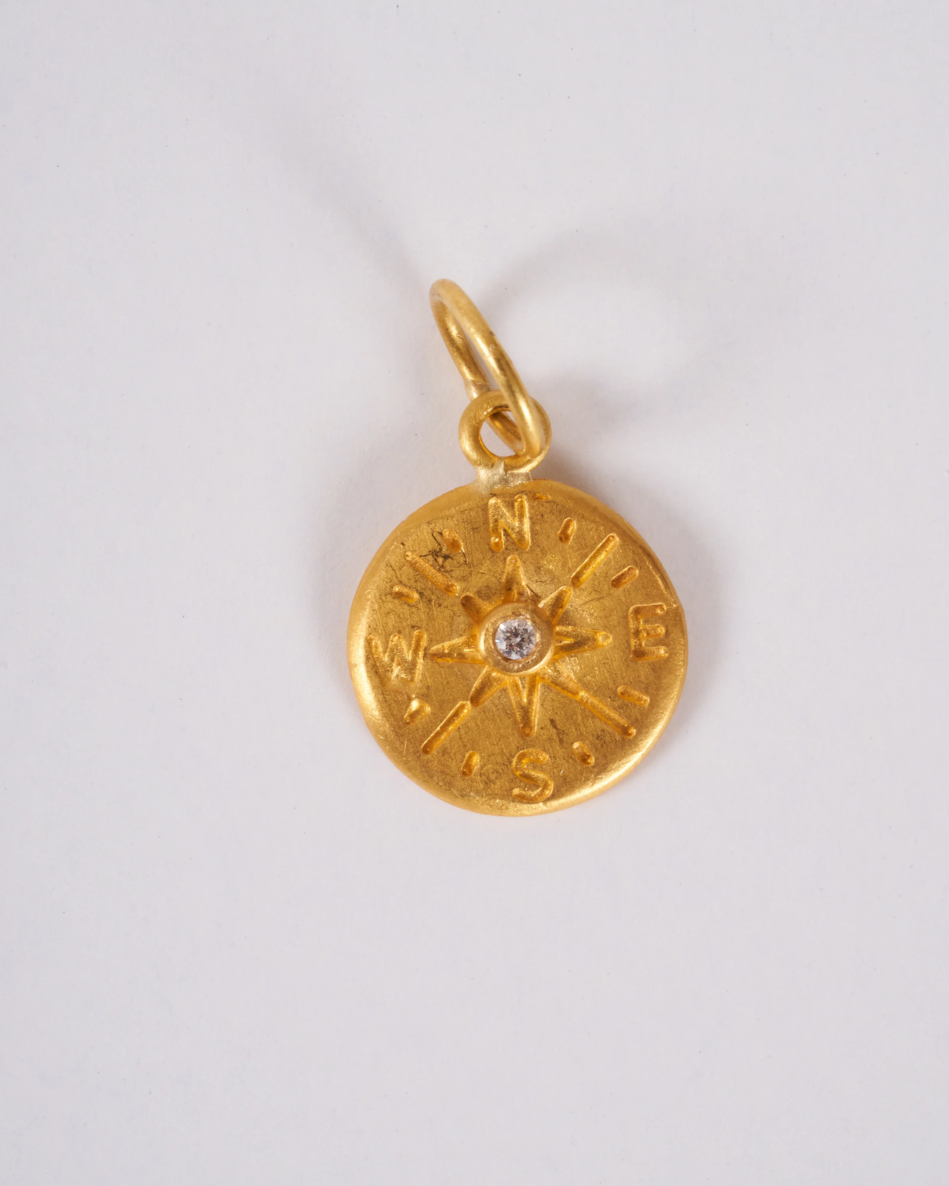24k gold pendant with diamond compass - gold - Image 3