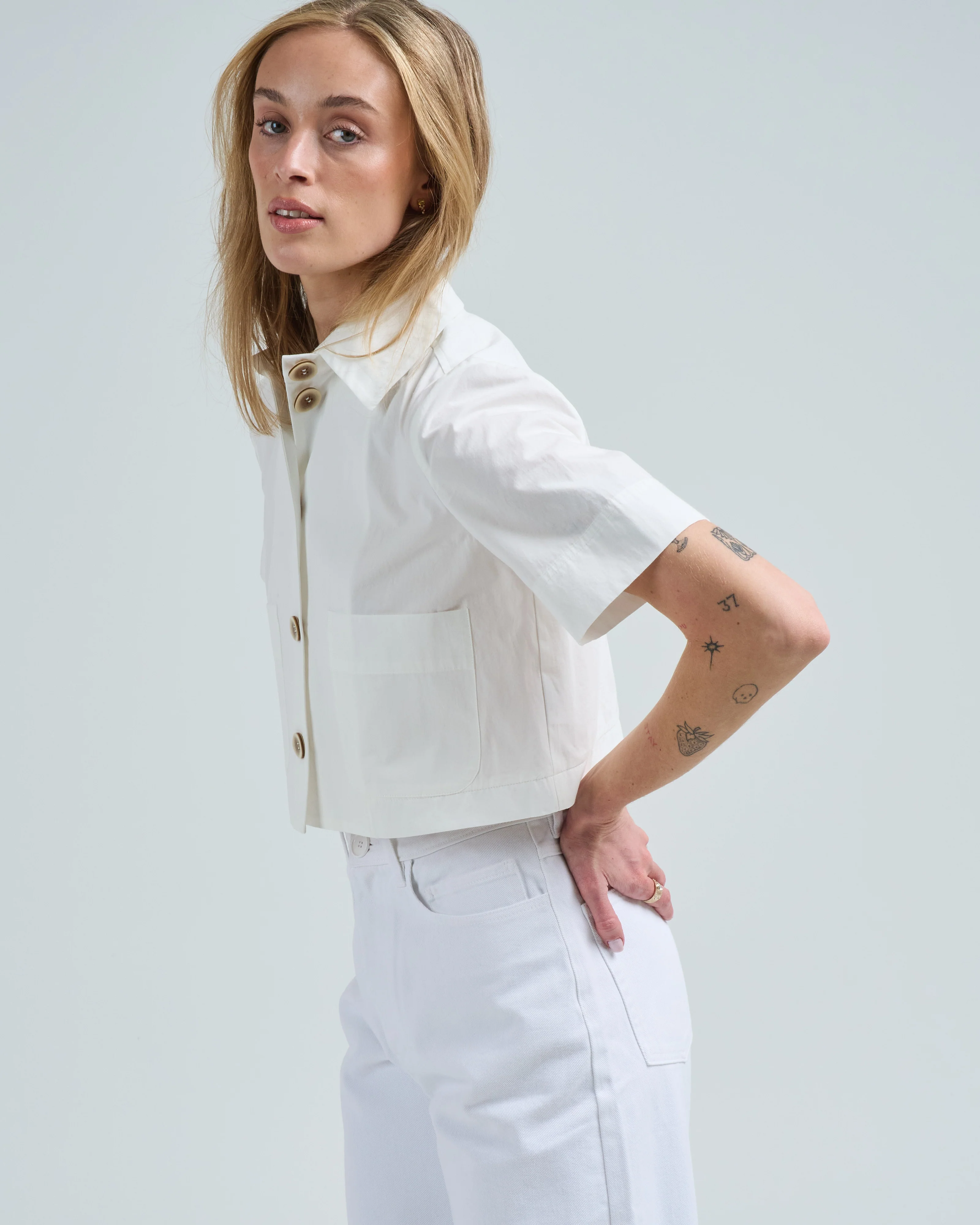 short sleeve button up top - Image 3