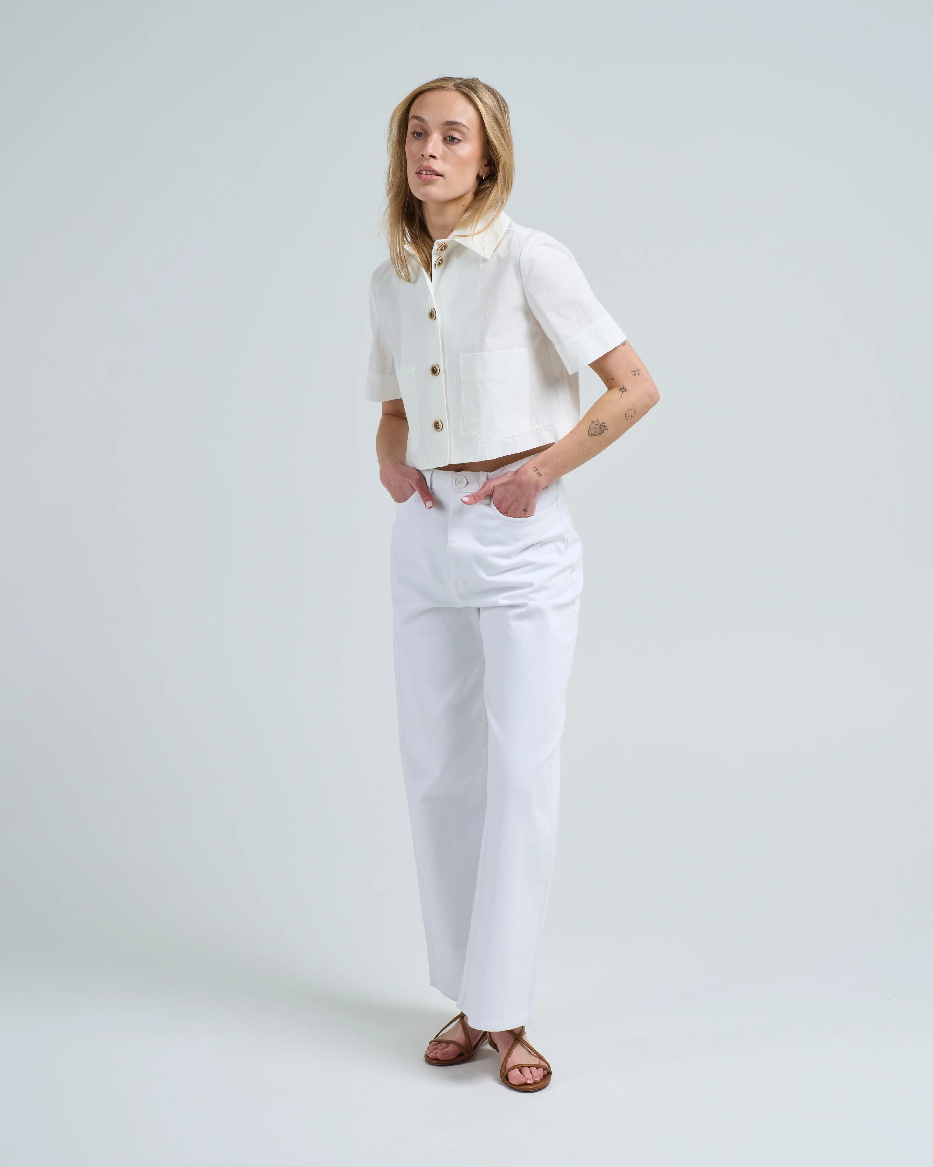 short sleeve button up top - Image 5
