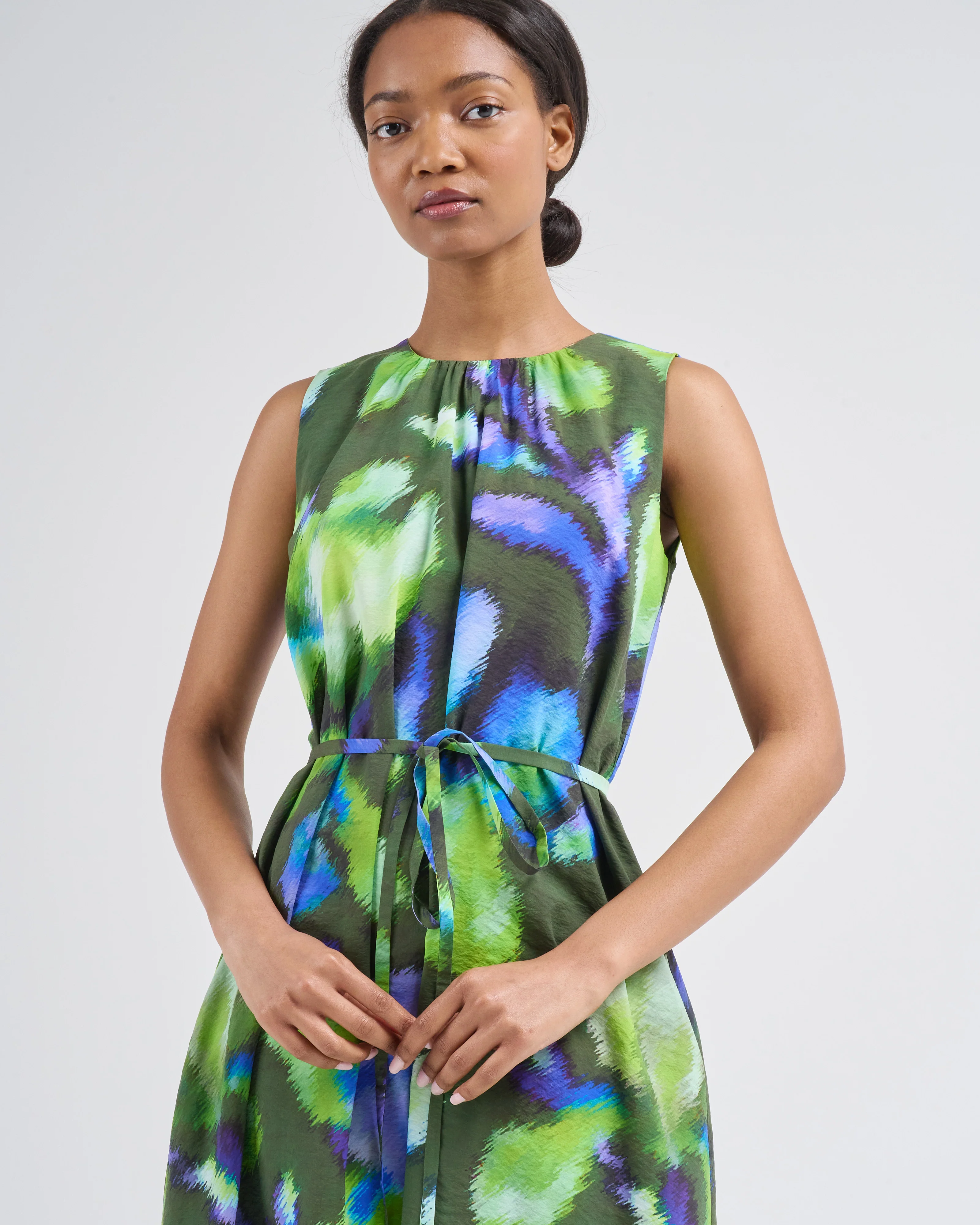 sleeveless dress with tie - Image 2