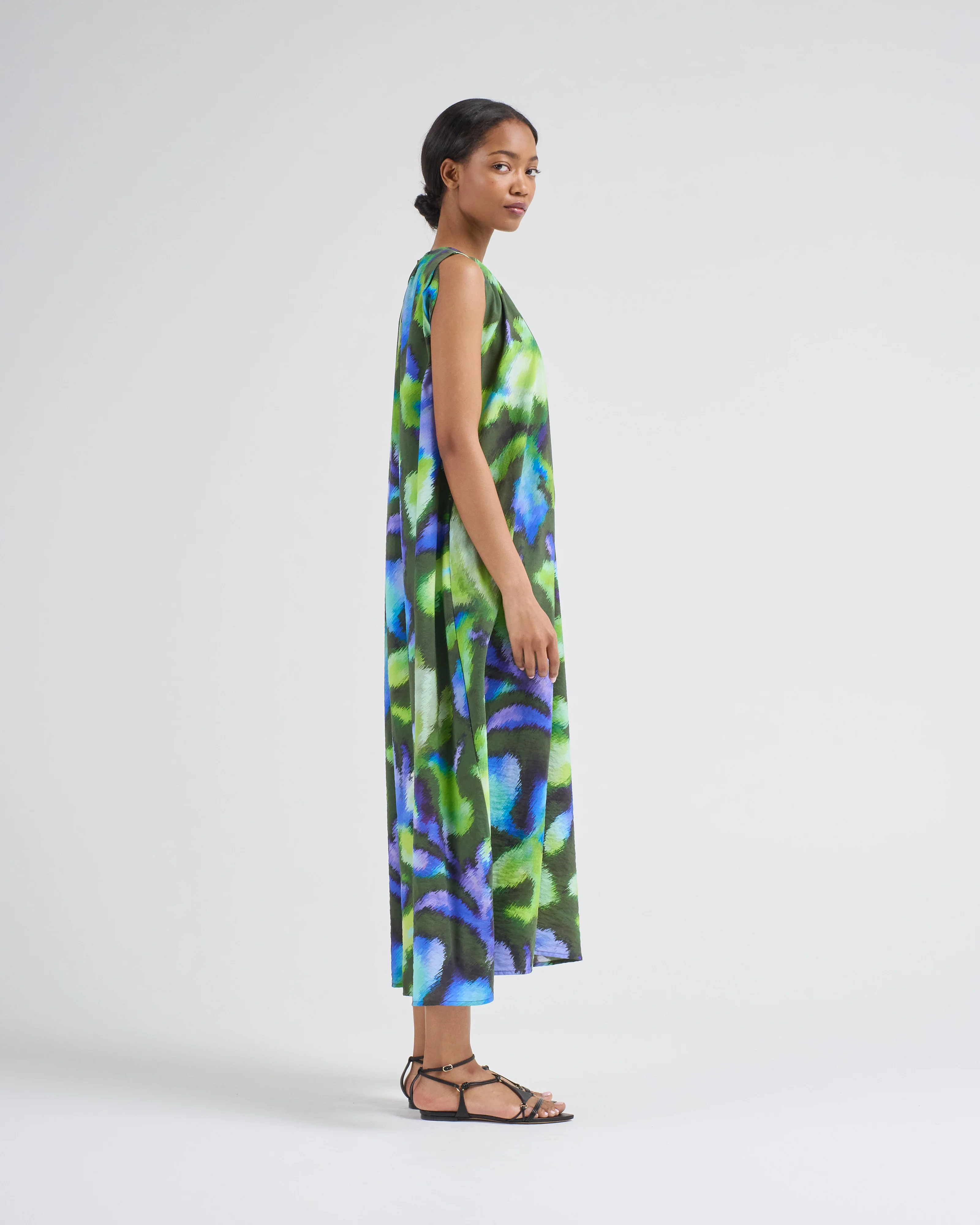 sleeveless dress with tie - Image 4