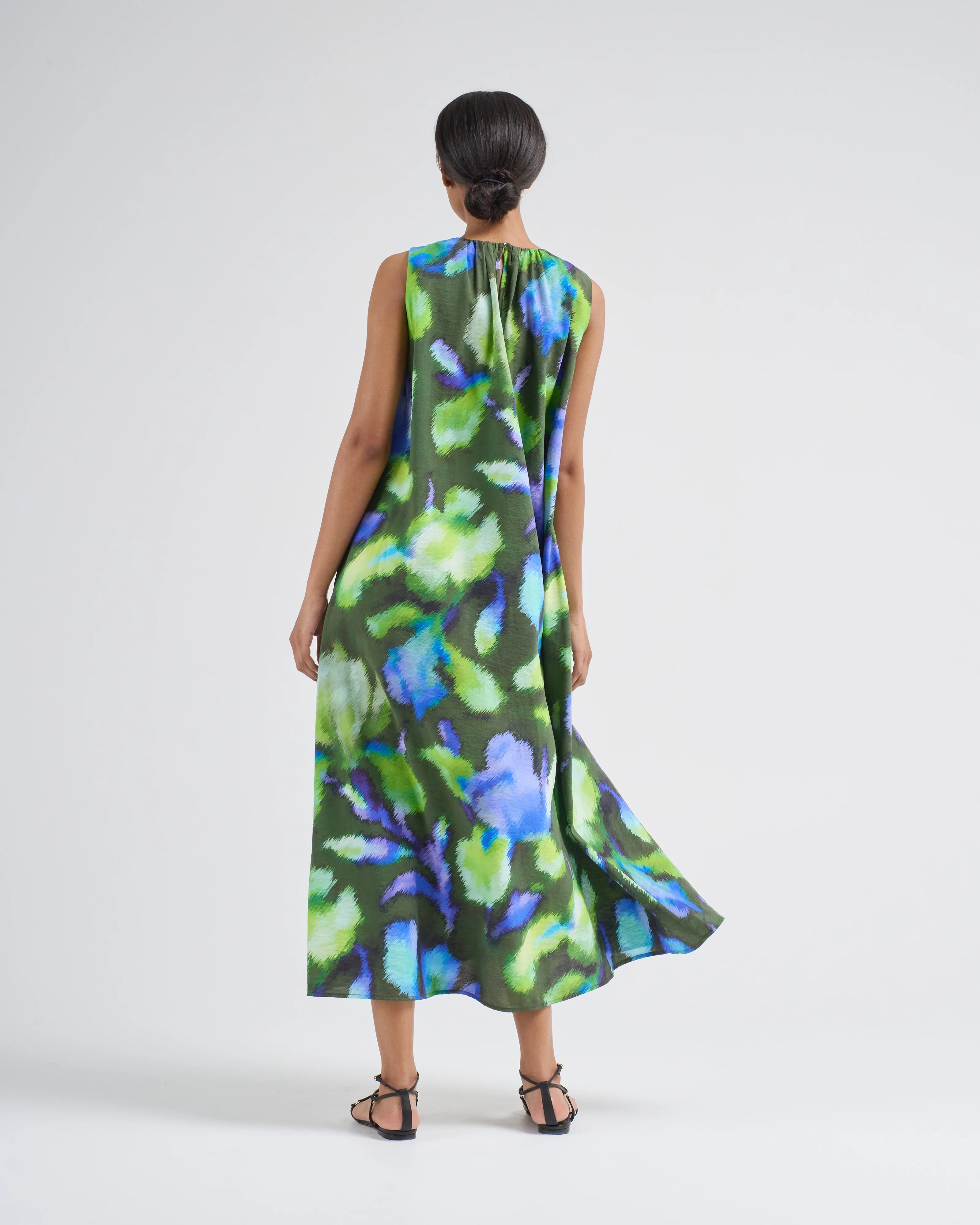 sleeveless dress with tie - Image 5