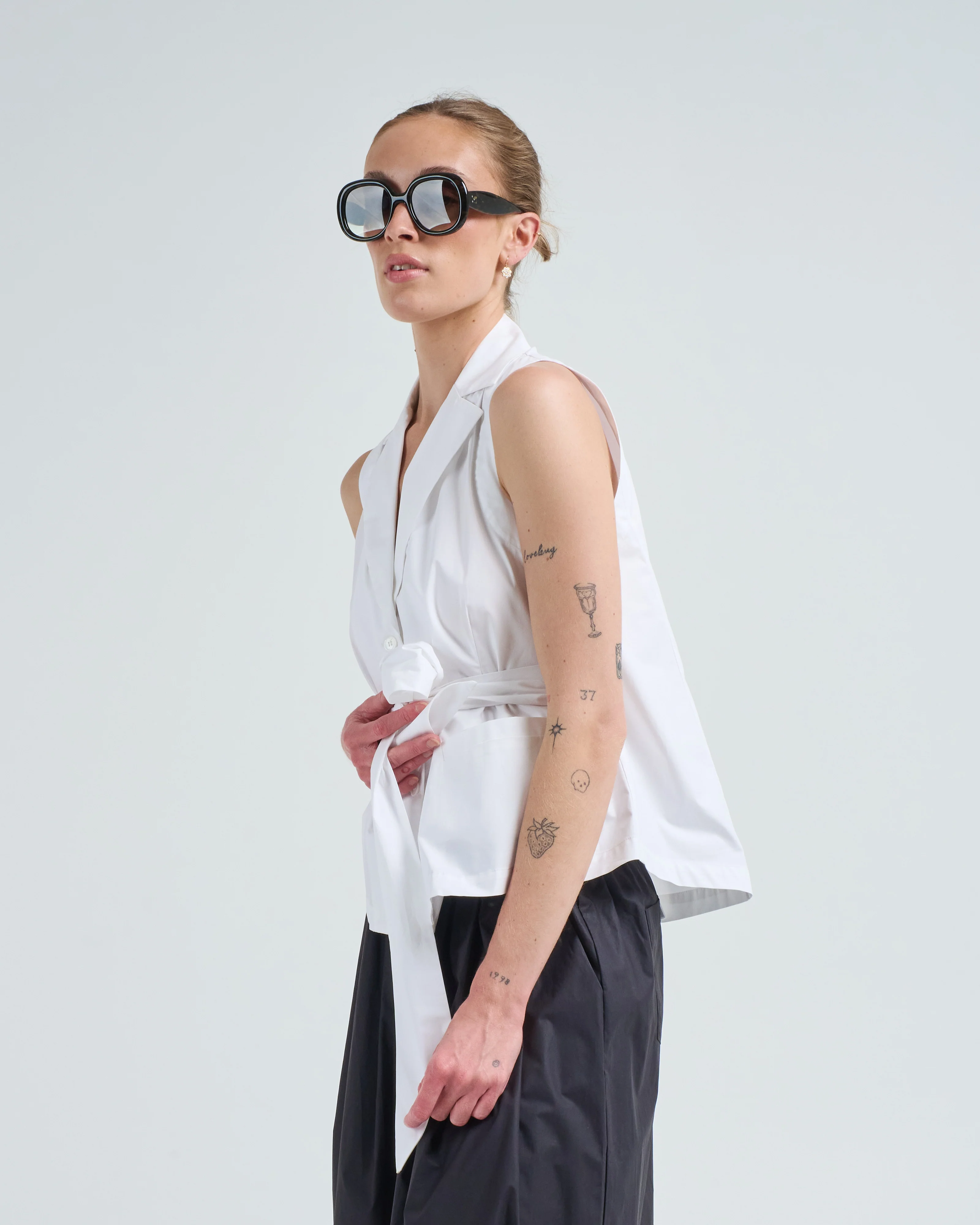 sleeveless front tie top - Image 3