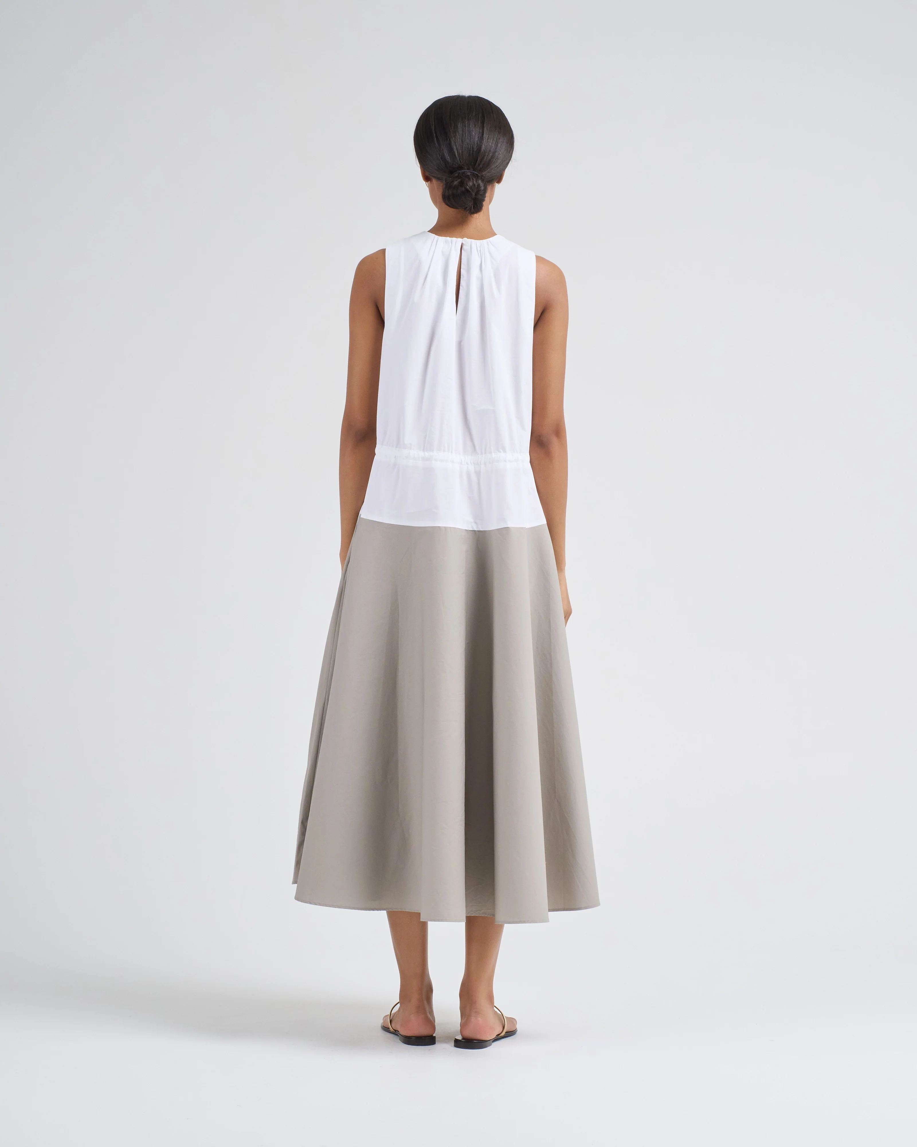 sleeveless ruched dress with tie - Image 4