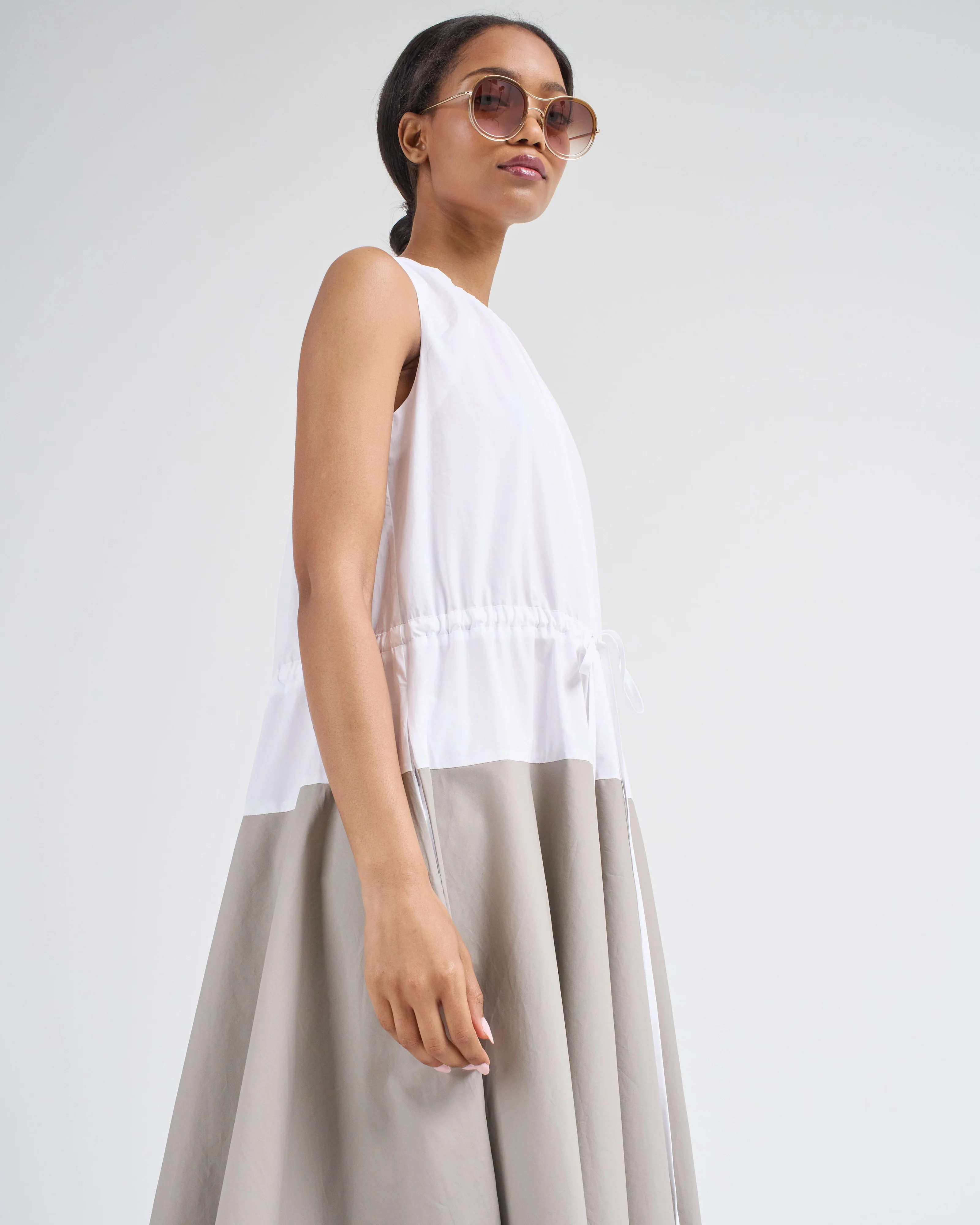 sleeveless ruched dress with tie - Image 5