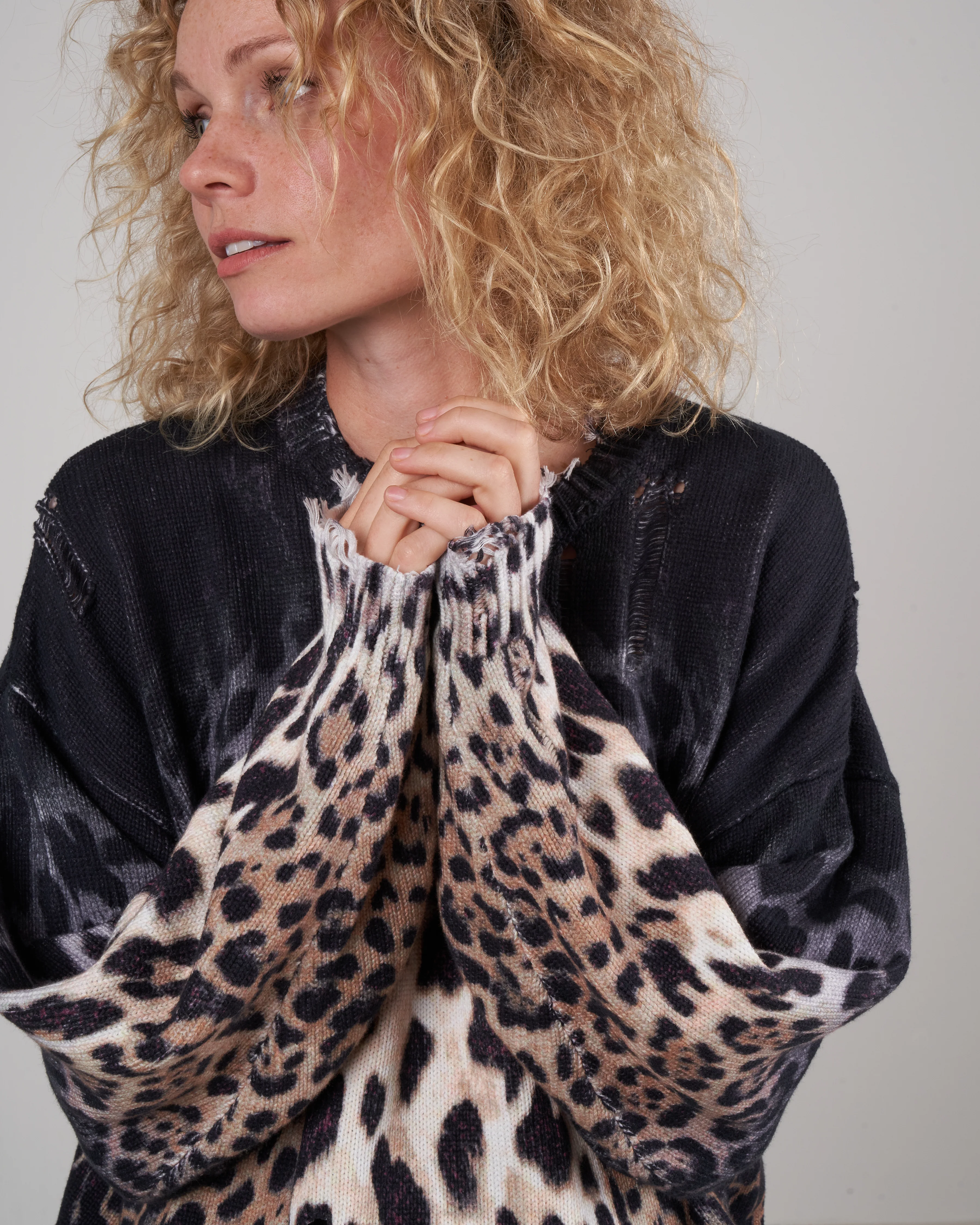 oversize sweater - faded leopard - Image 5