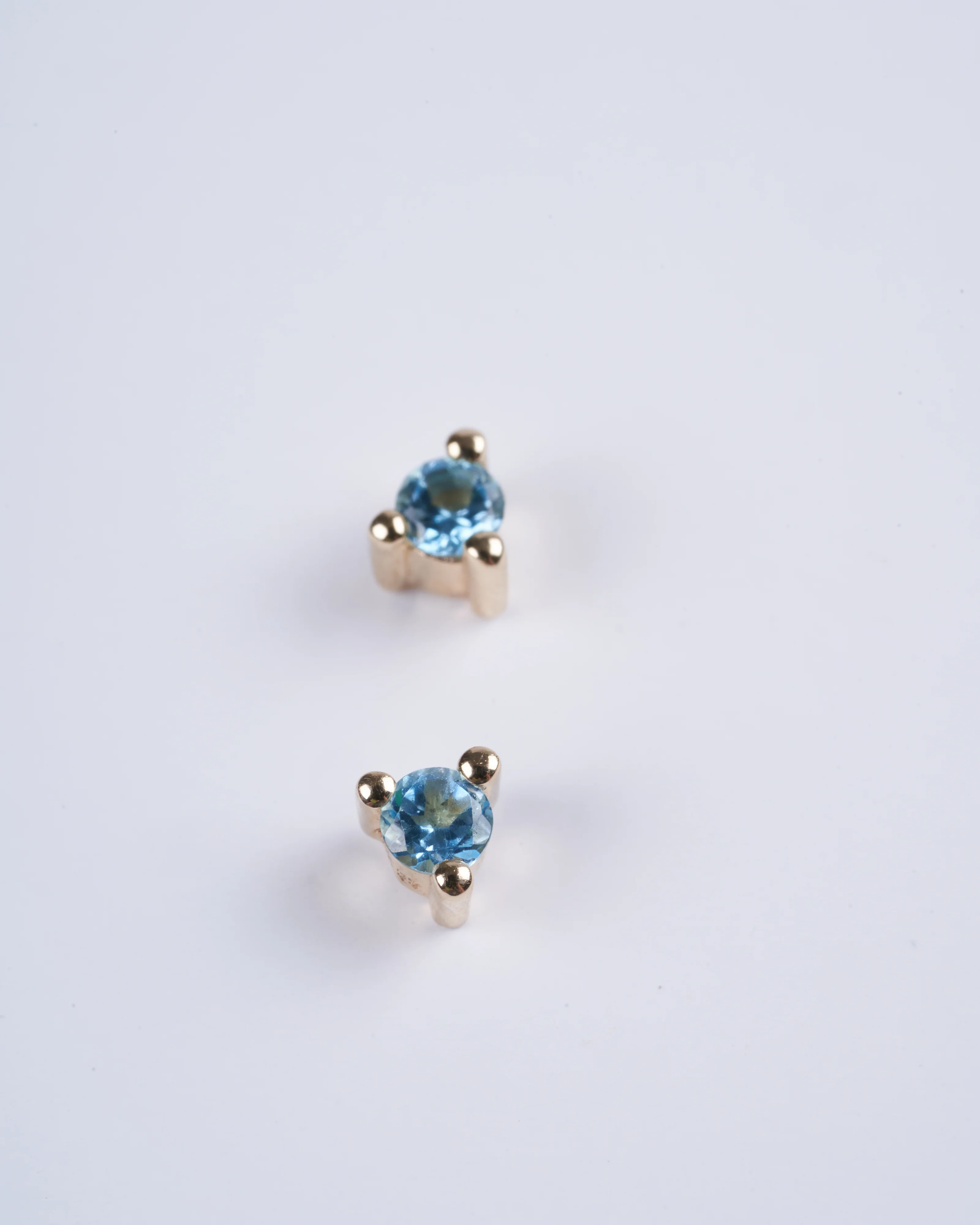 blue topaz studs - blue/ gold - Image 4