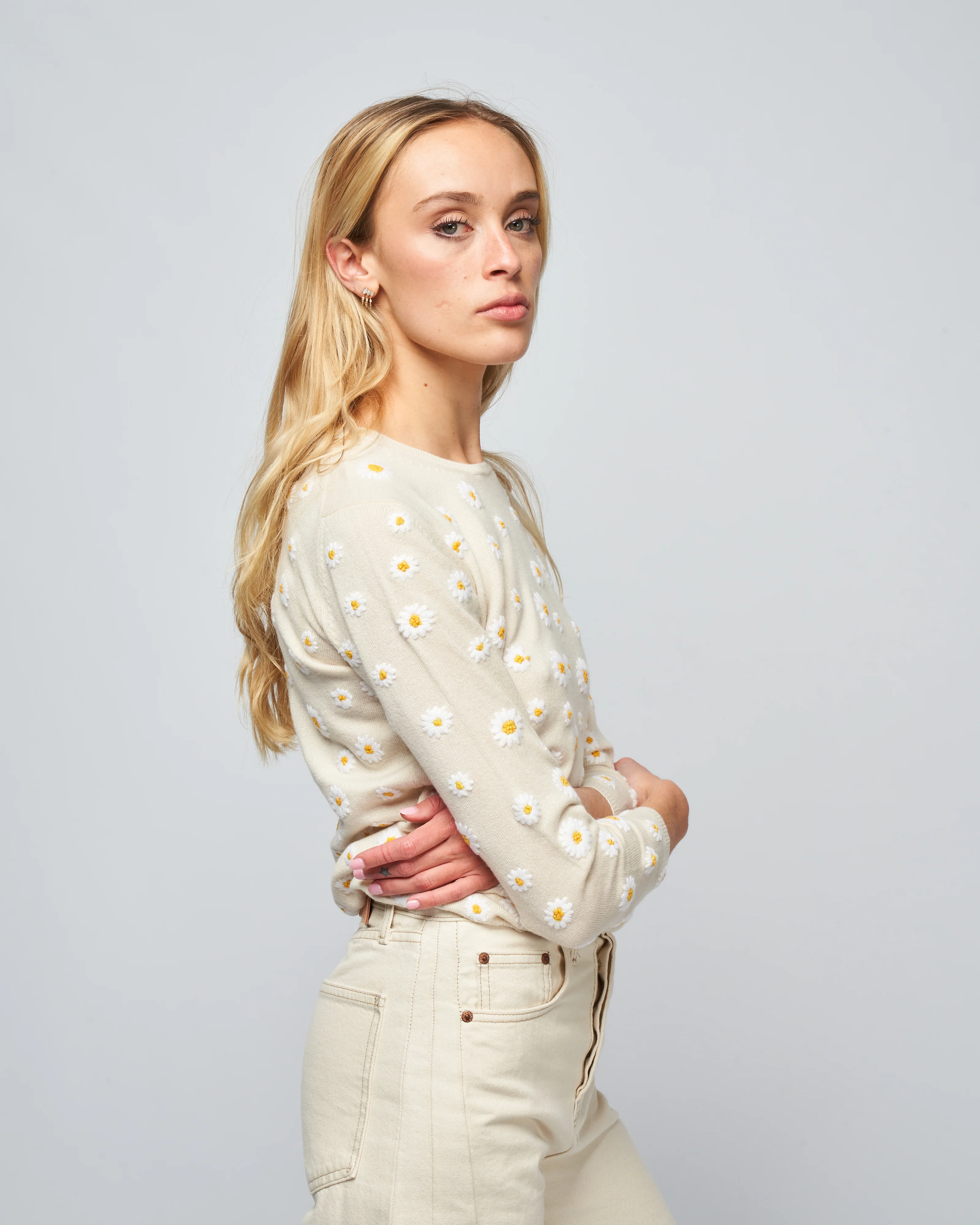 embroidered cashmere crew neck- daisies - cream - Image 3