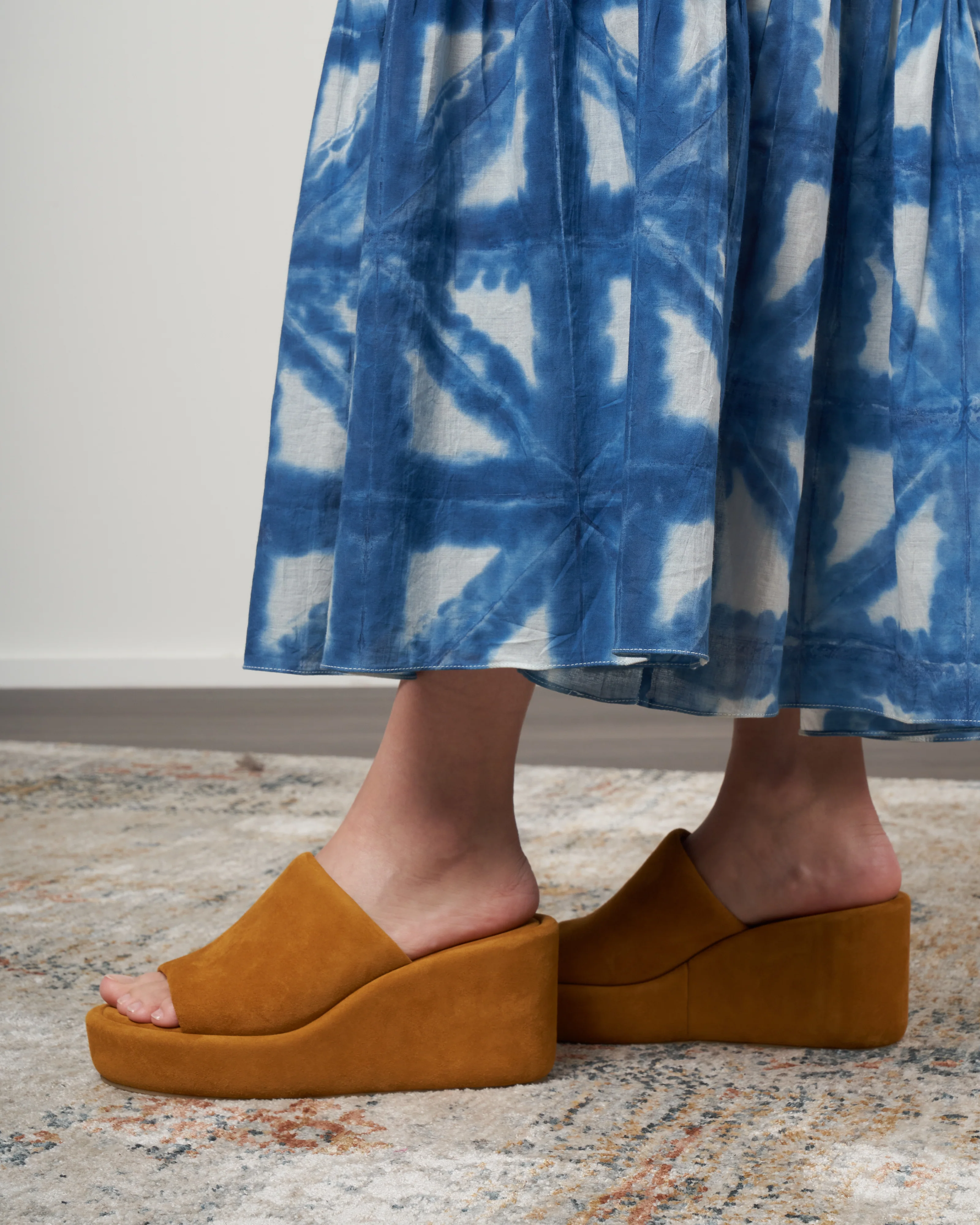 daena - resin suede - Image 3