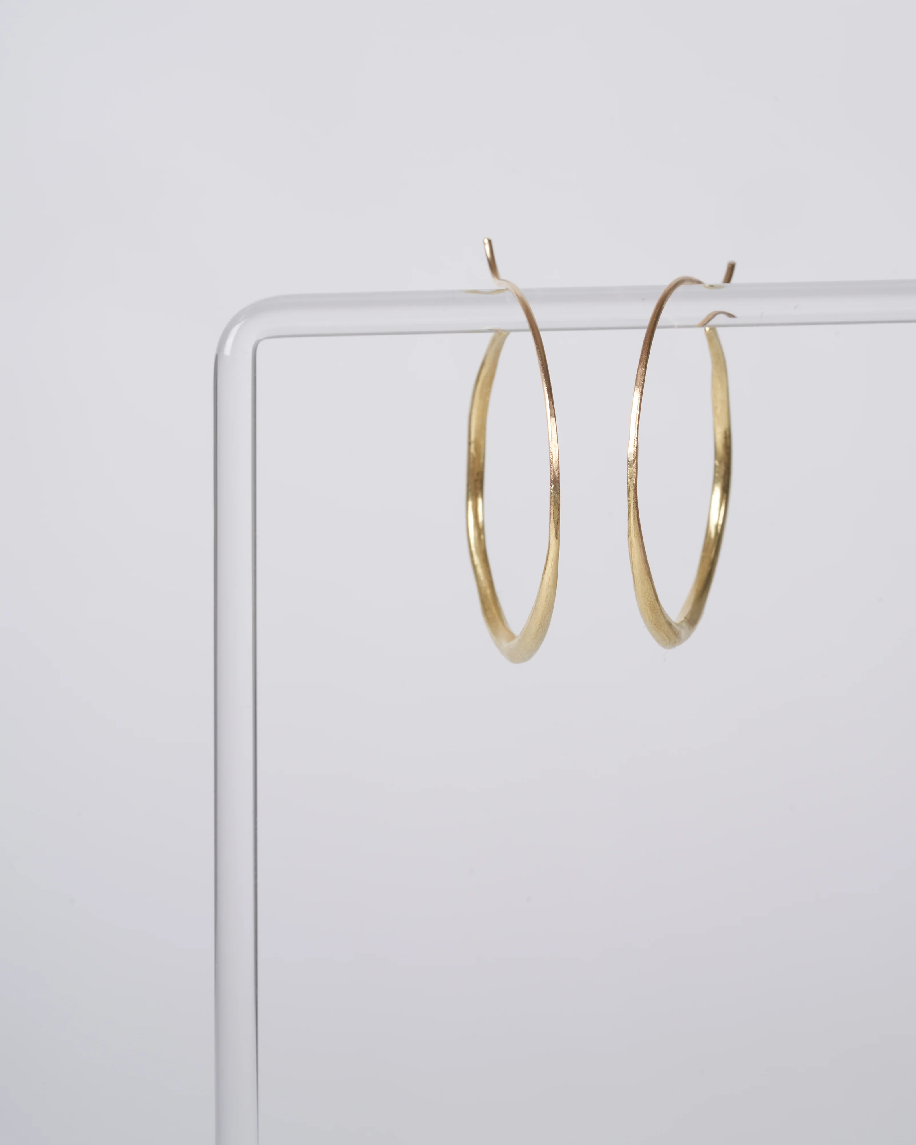 18k spiral hoop earrings - gold - Image 3