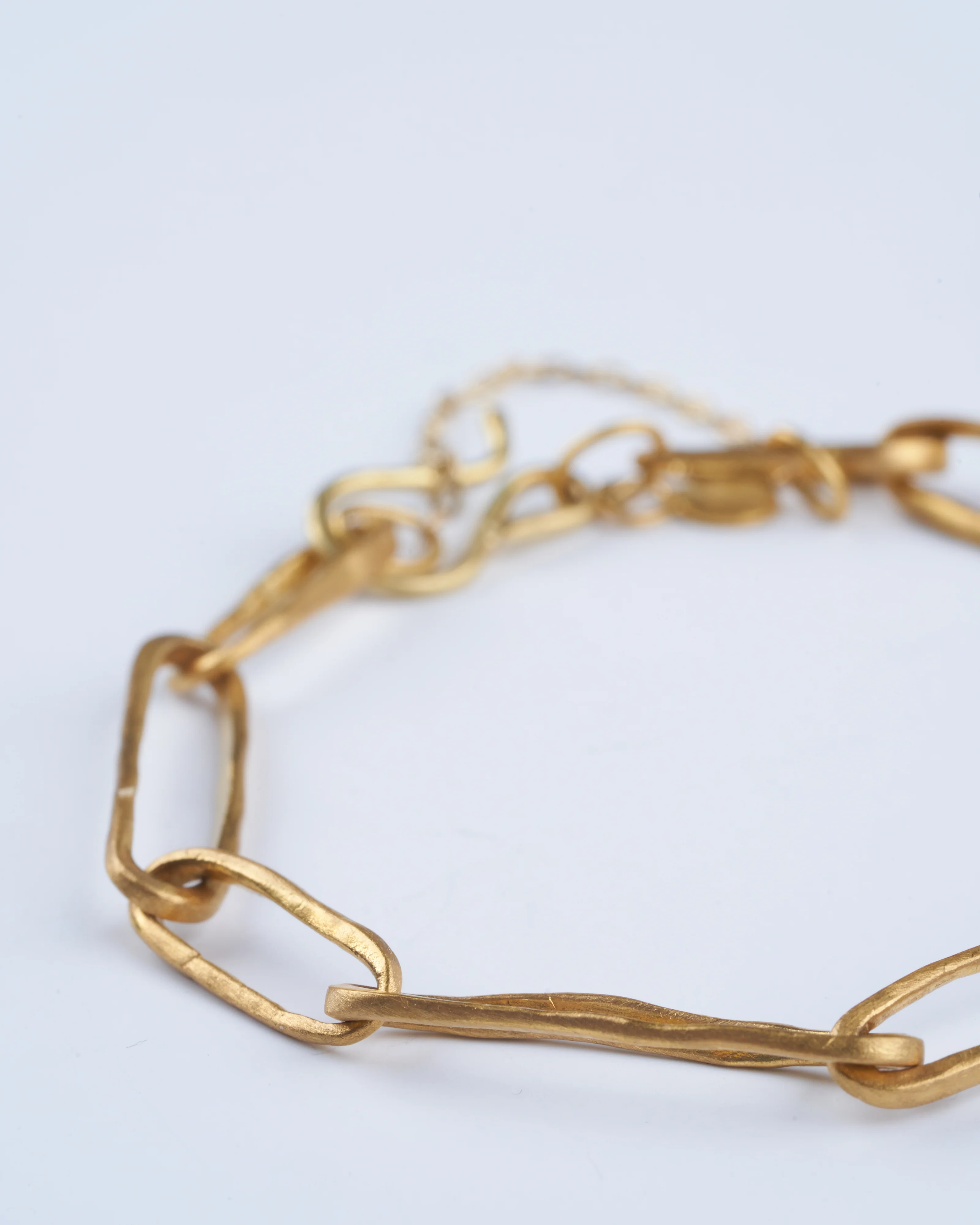 heavyweight paperclip link chain bracelet - gold - Image 3