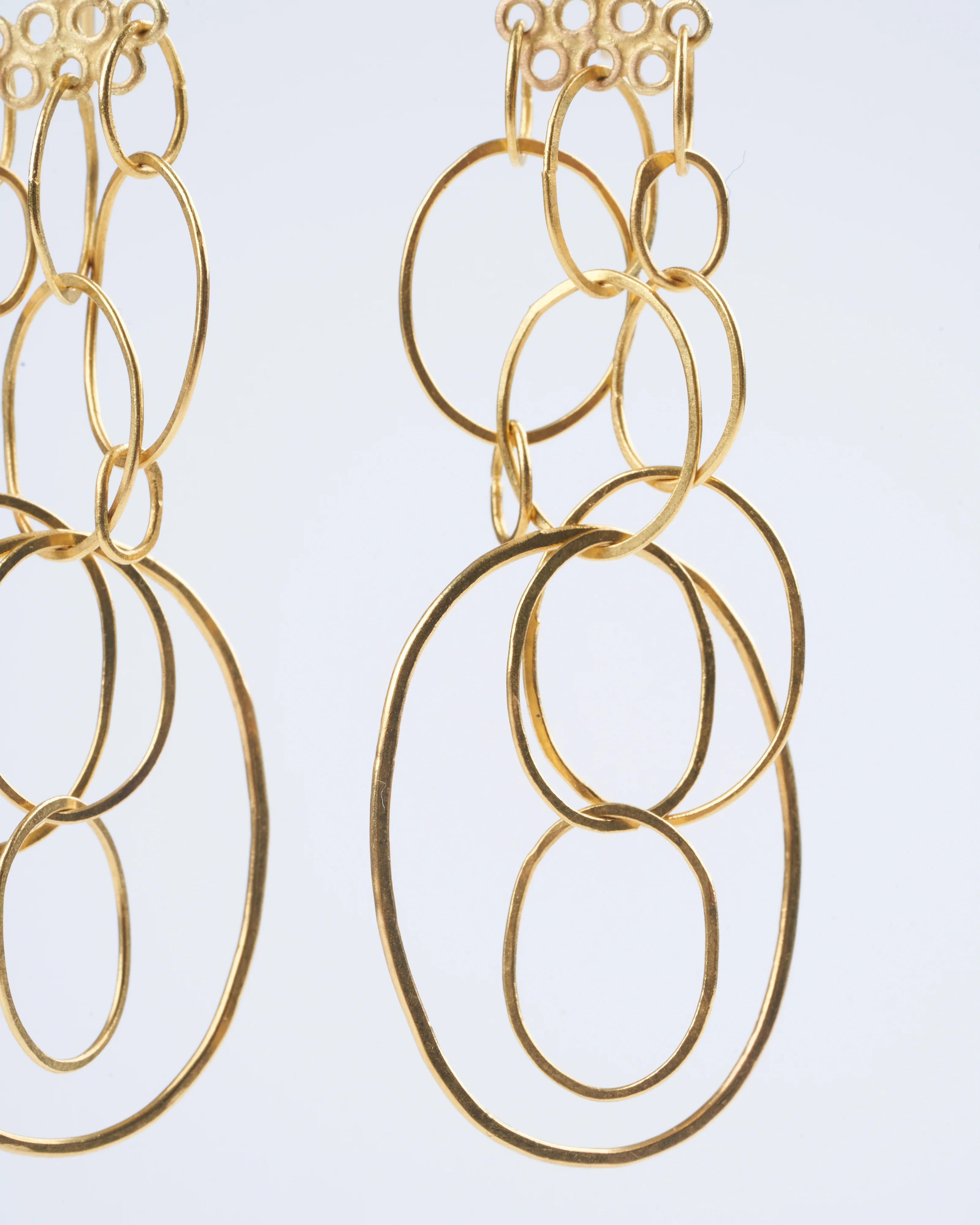 22k sculpture earring - gold - Image 2