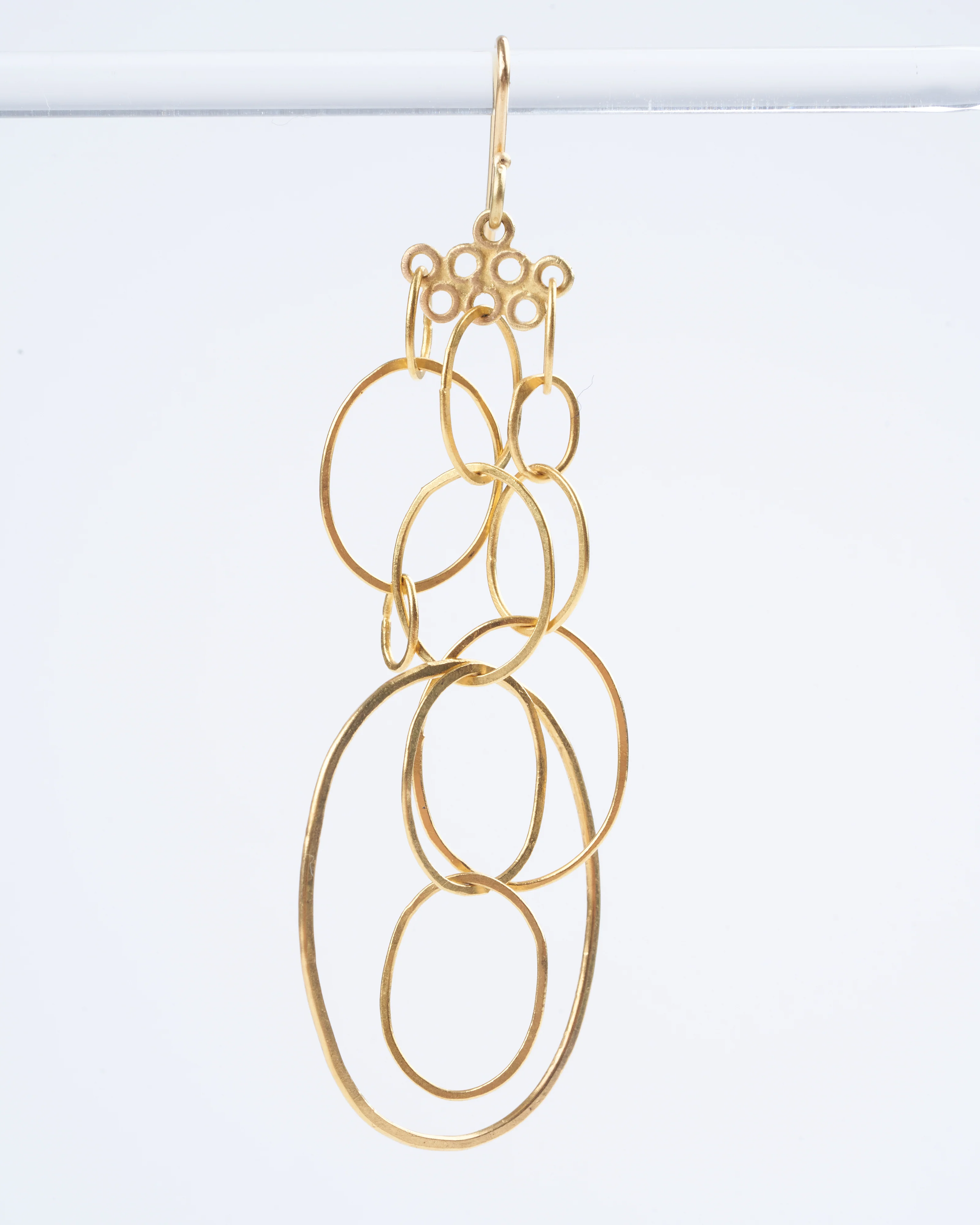 22k sculpture earring - gold - Image 3