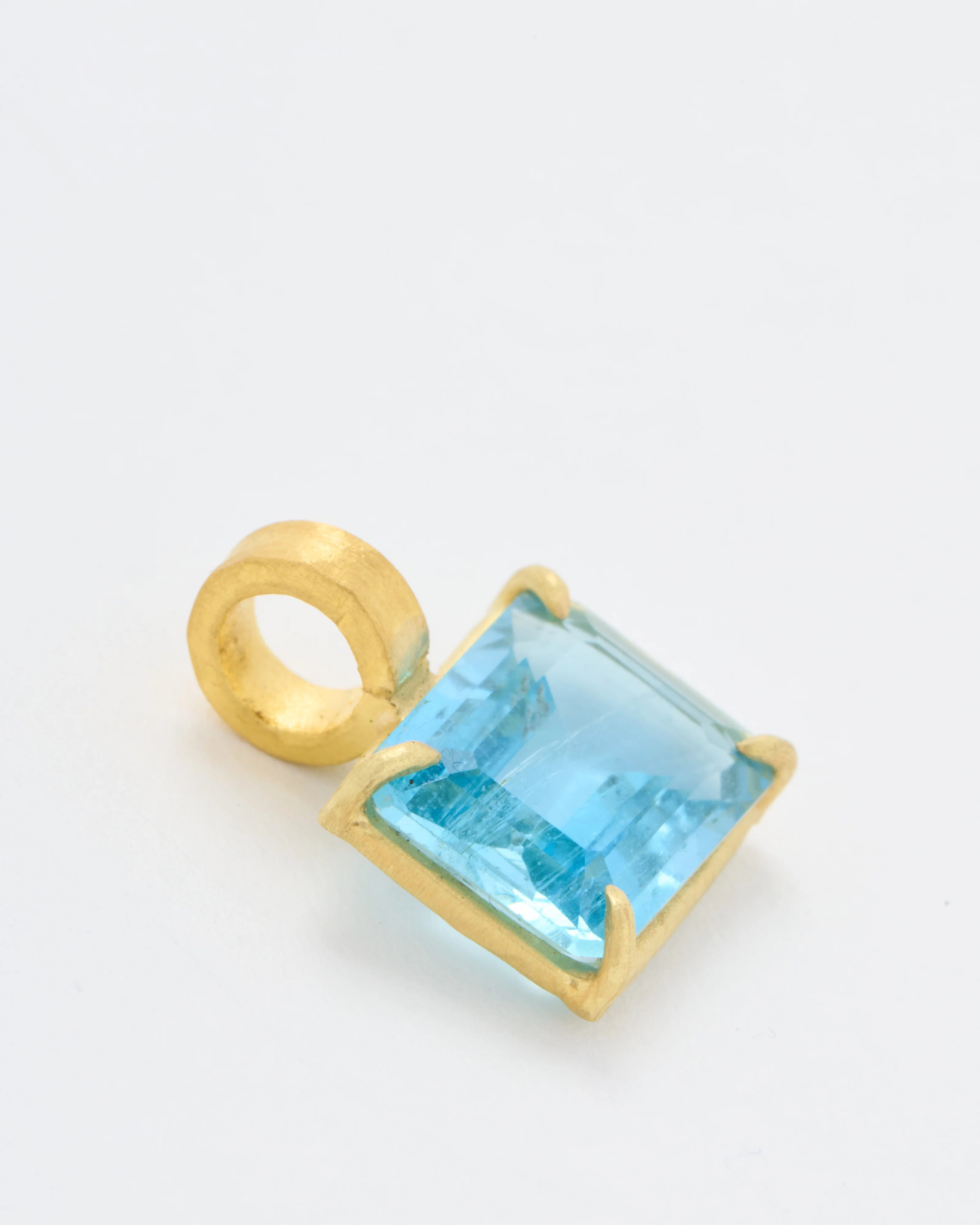 aquamarine emerald cut gem pendant - Image 3