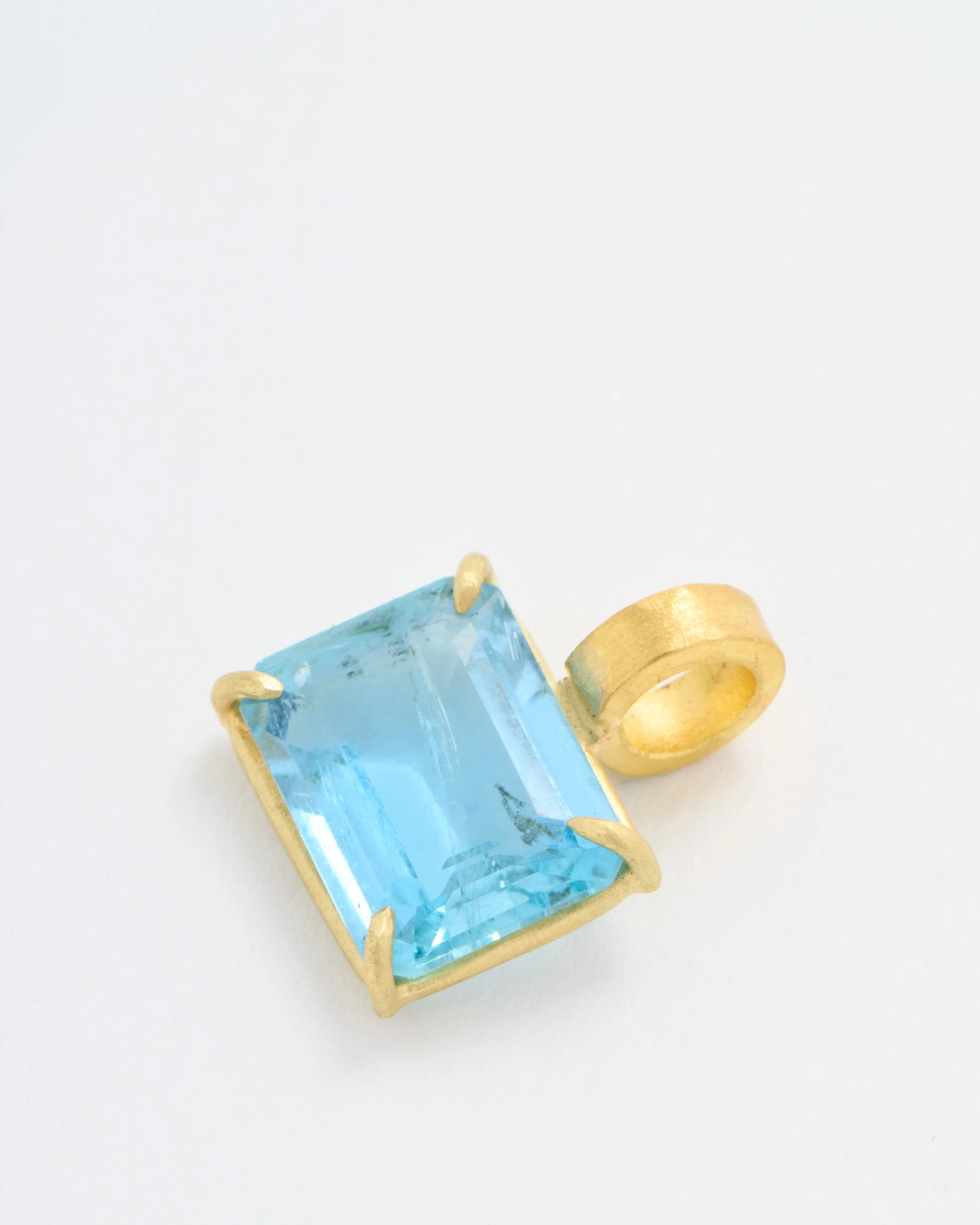 aquamarine emerald cut gem pendant - Image 4