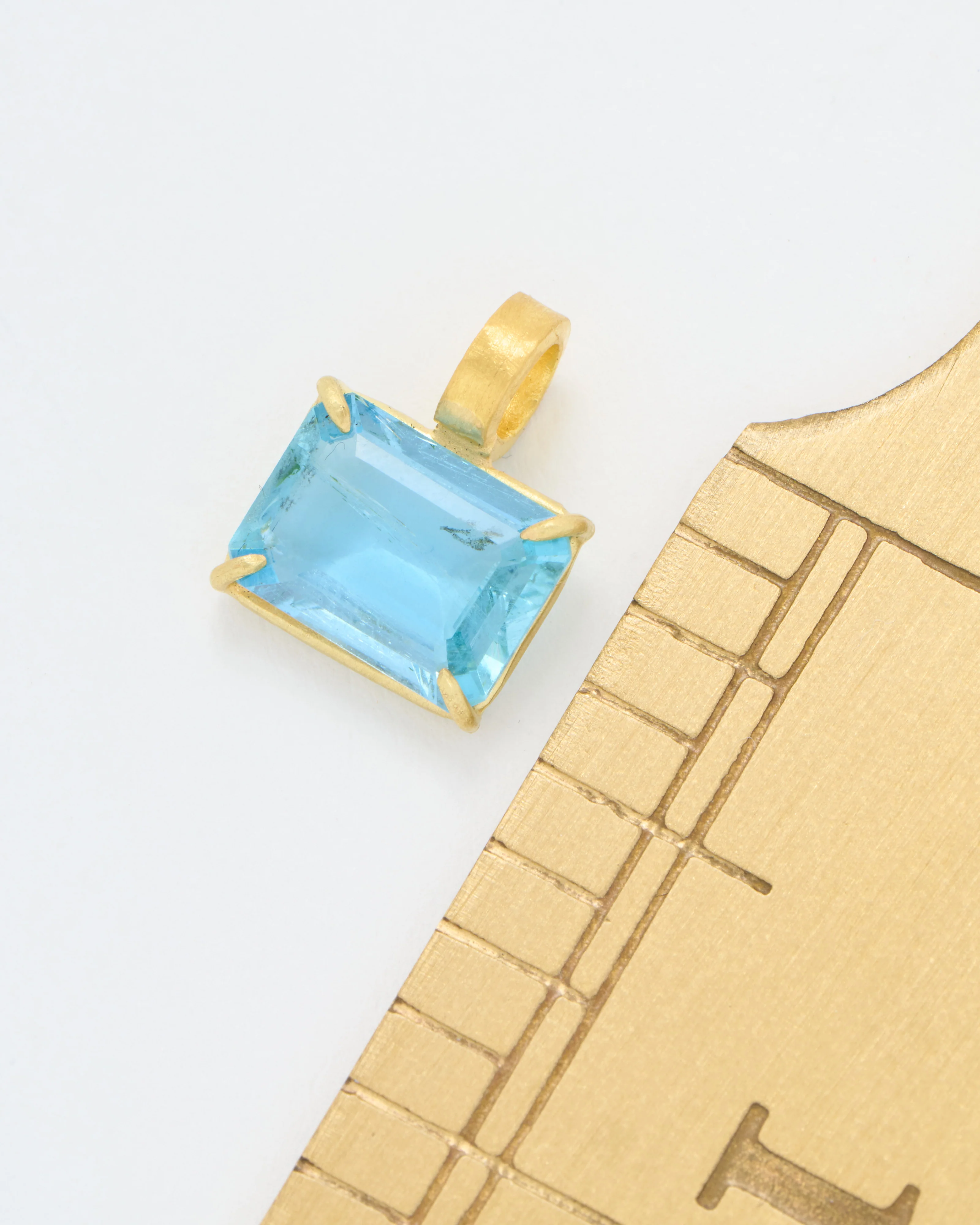 aquamarine emerald cut gem pendant - Image 5