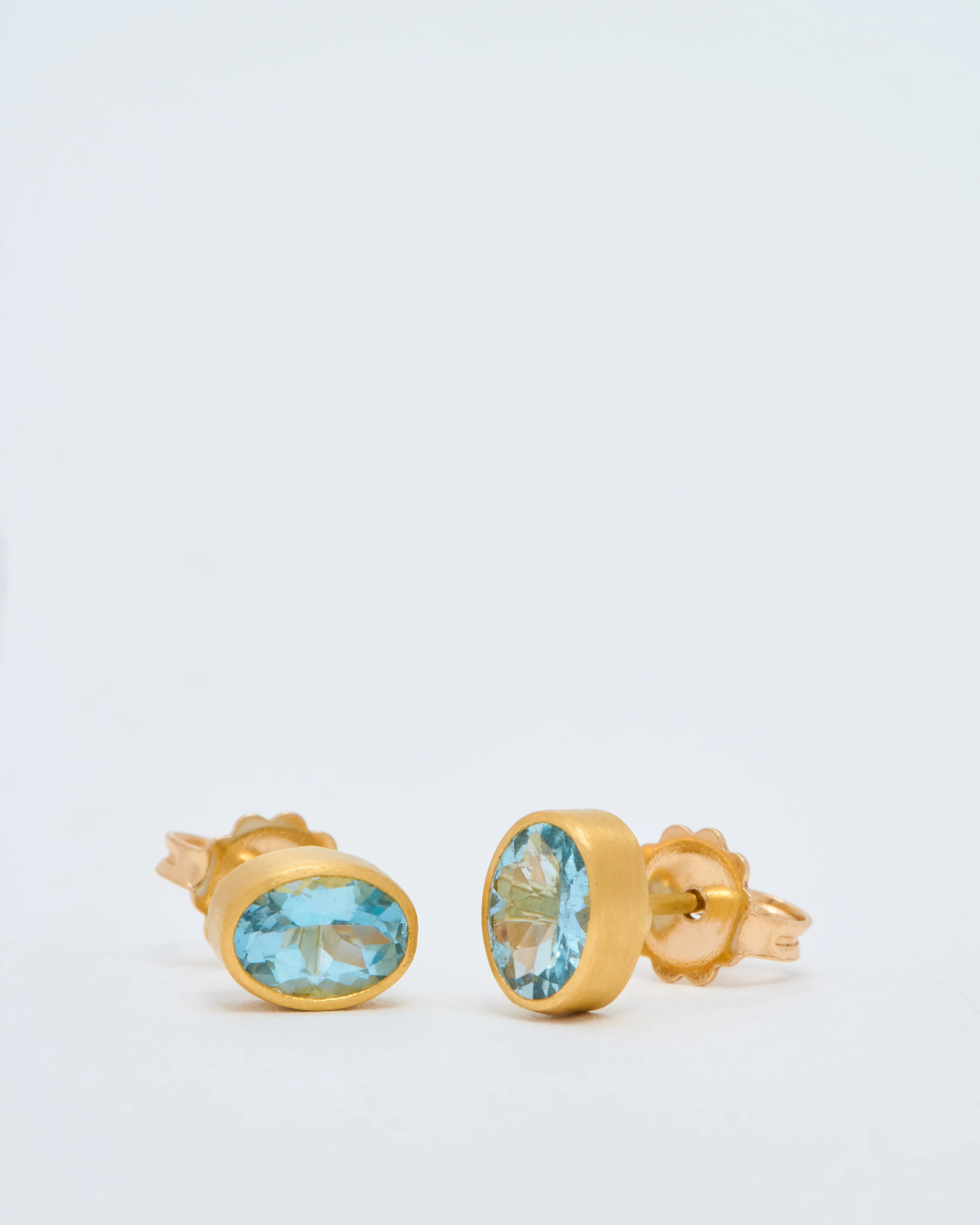 aquamarine faceted oval studs - Image 2