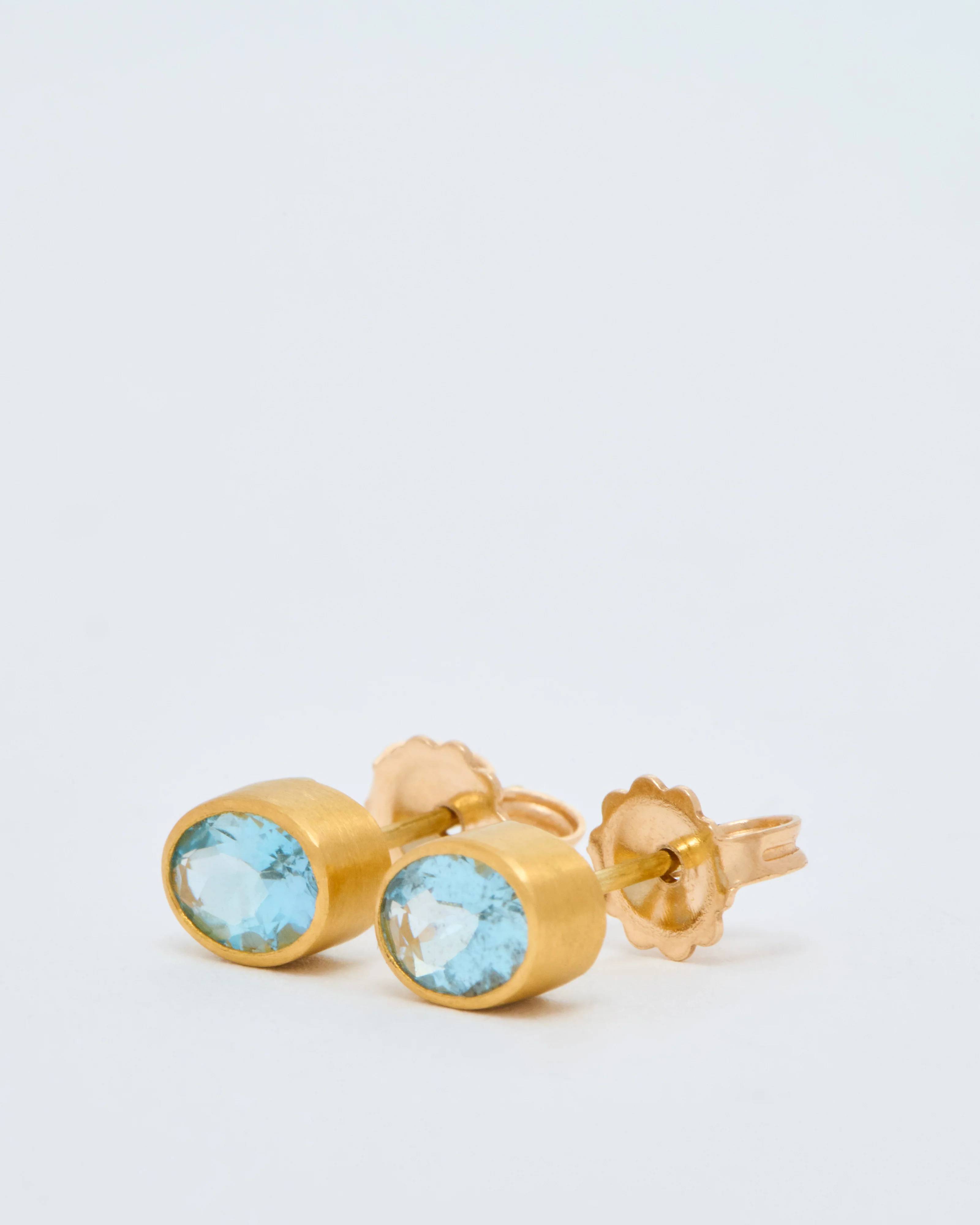 aquamarine faceted oval studs - Image 3