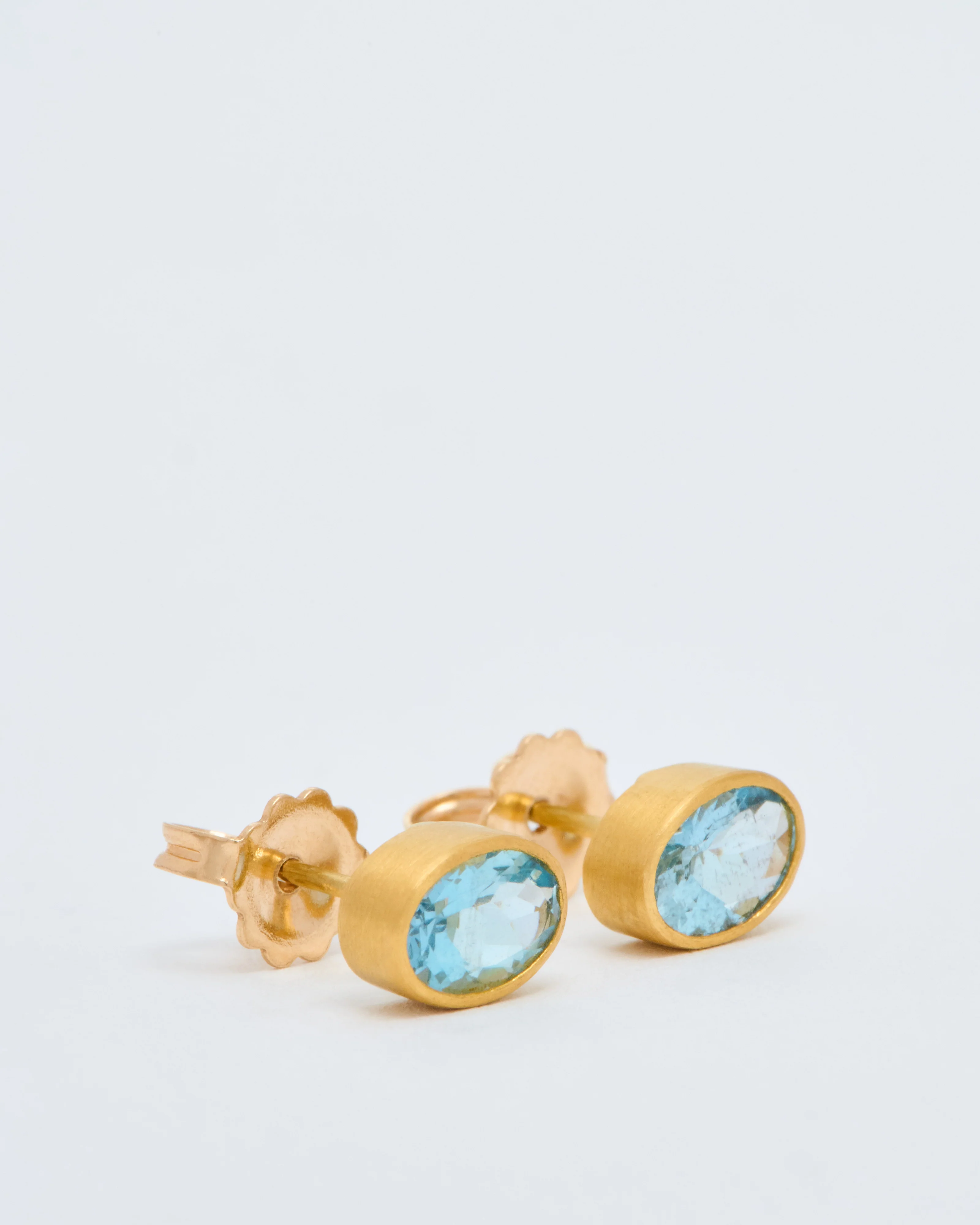 aquamarine faceted oval studs - Image 4