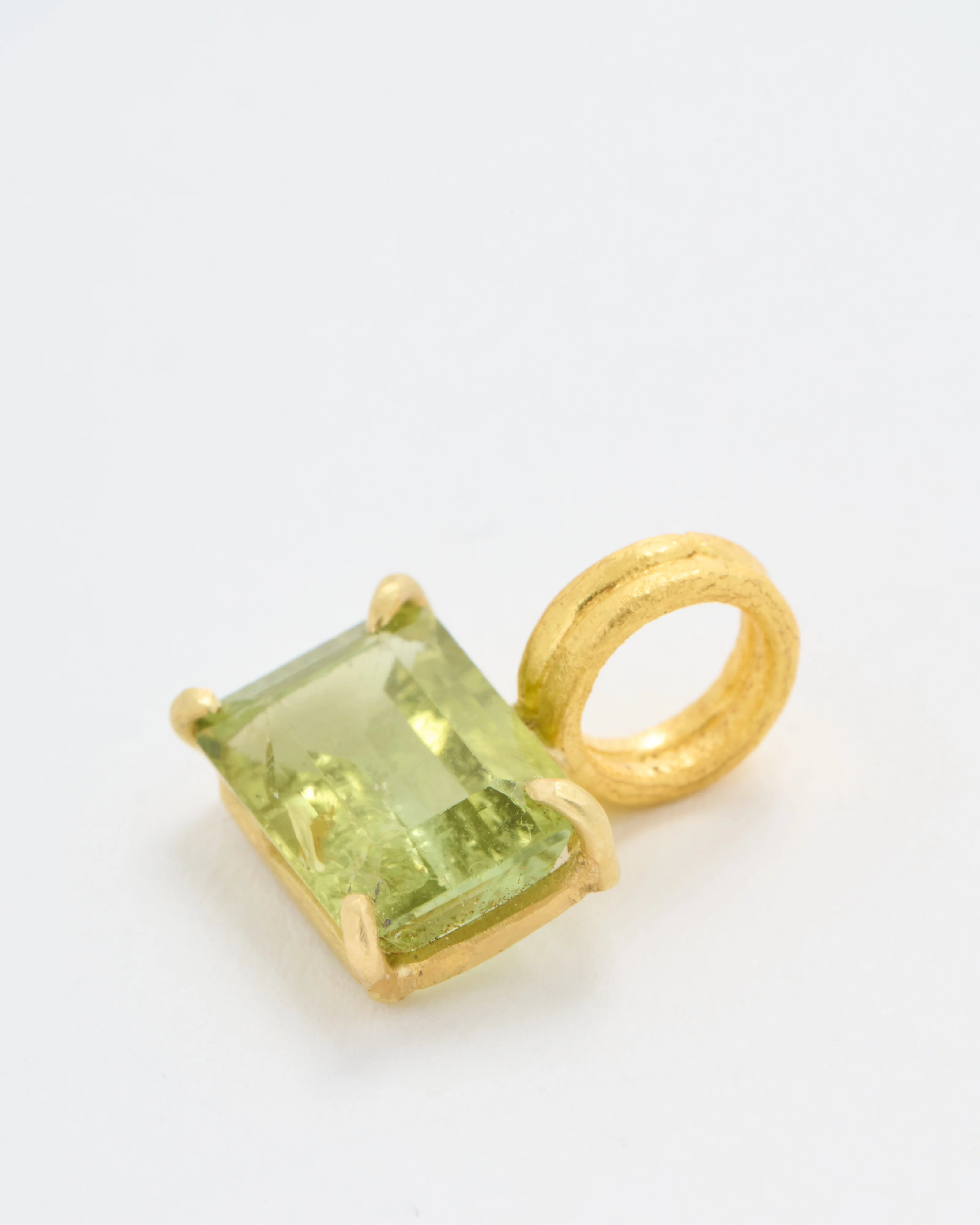 bright green beryl emerald cut gem pendant - Image 3