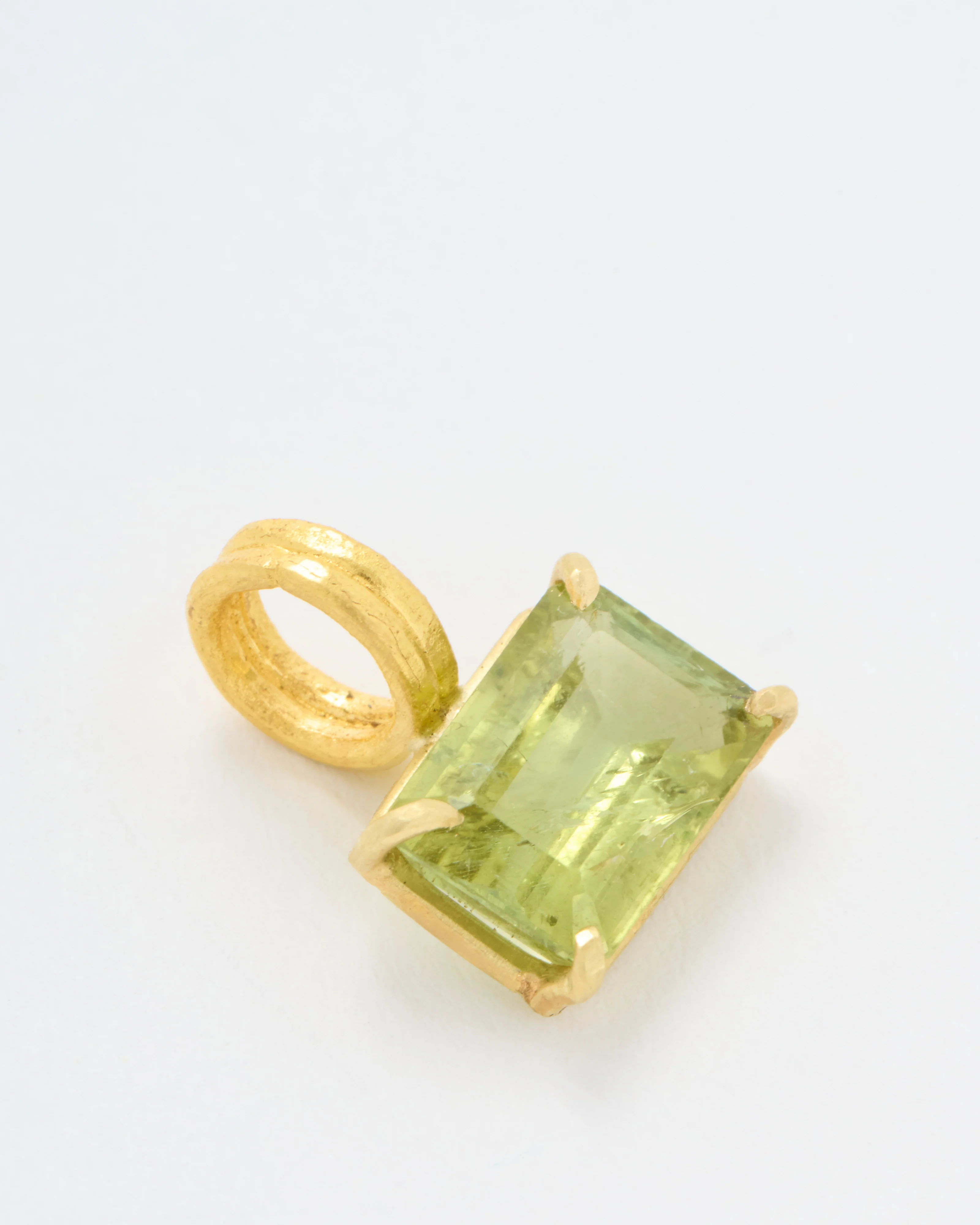 bright green beryl emerald cut gem pendant - Image 4
