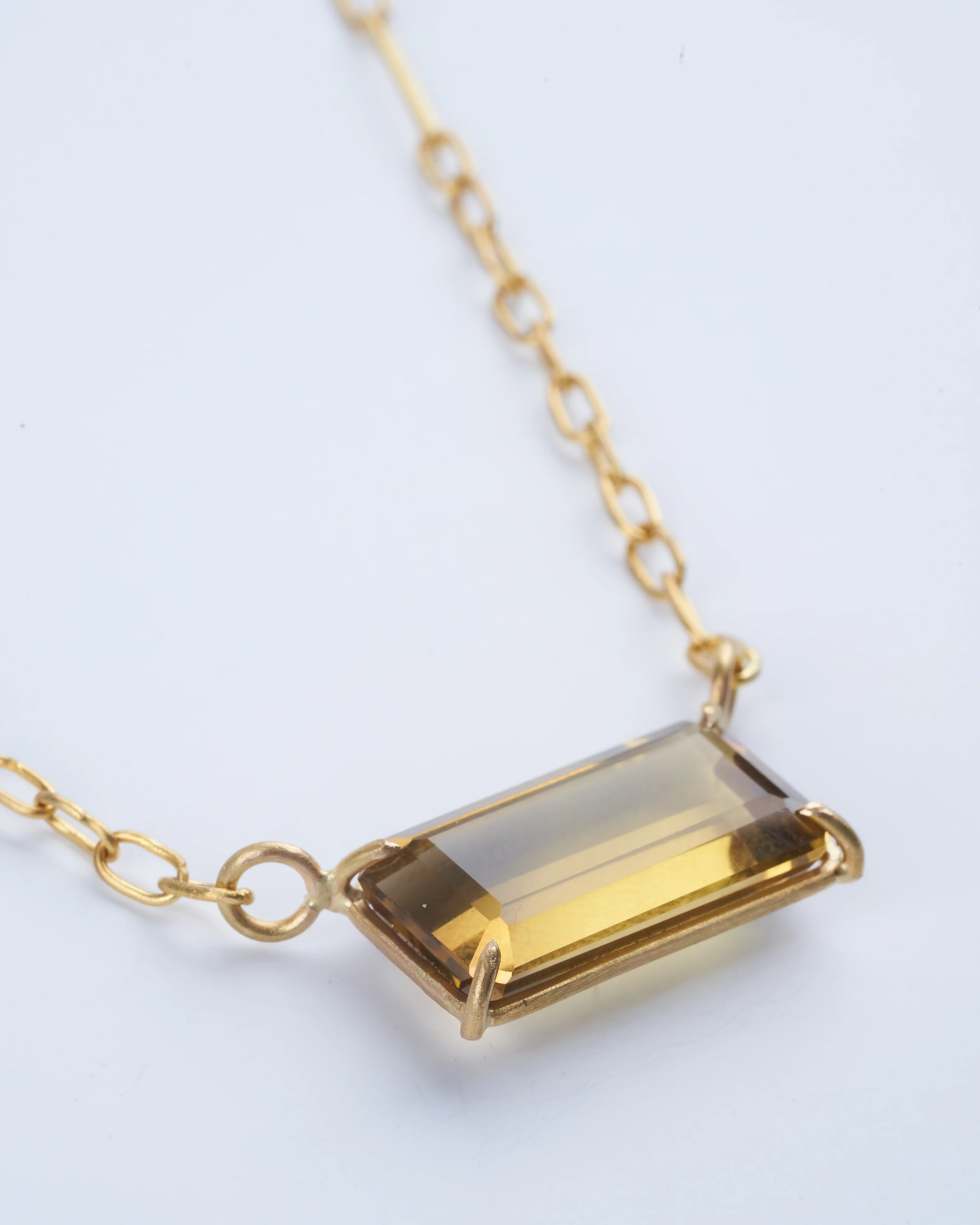 citrine emerald cut bar pendant necklace - gold/ green - Image 3