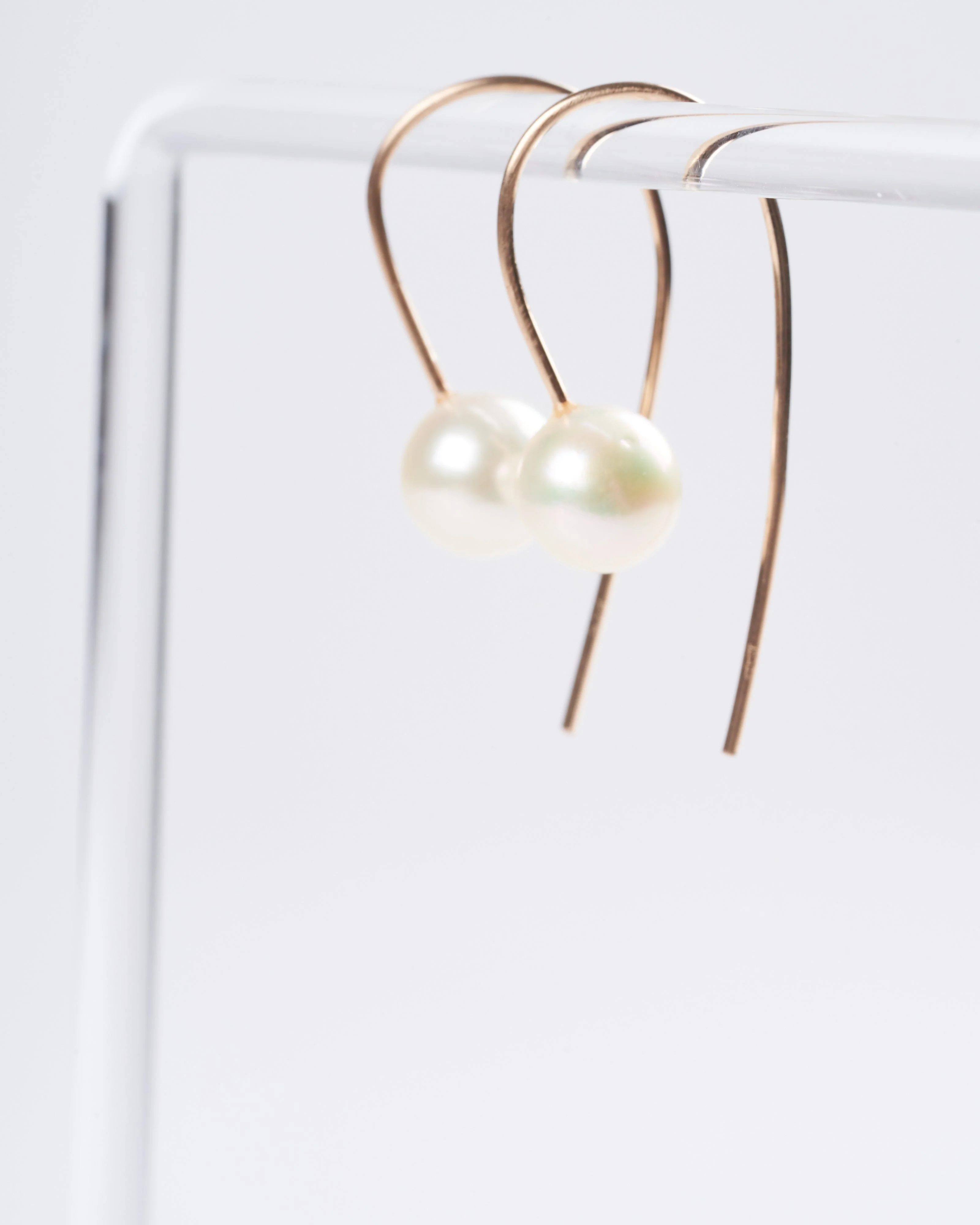 cream akoya pearl earrings - white/ gold - Image 2