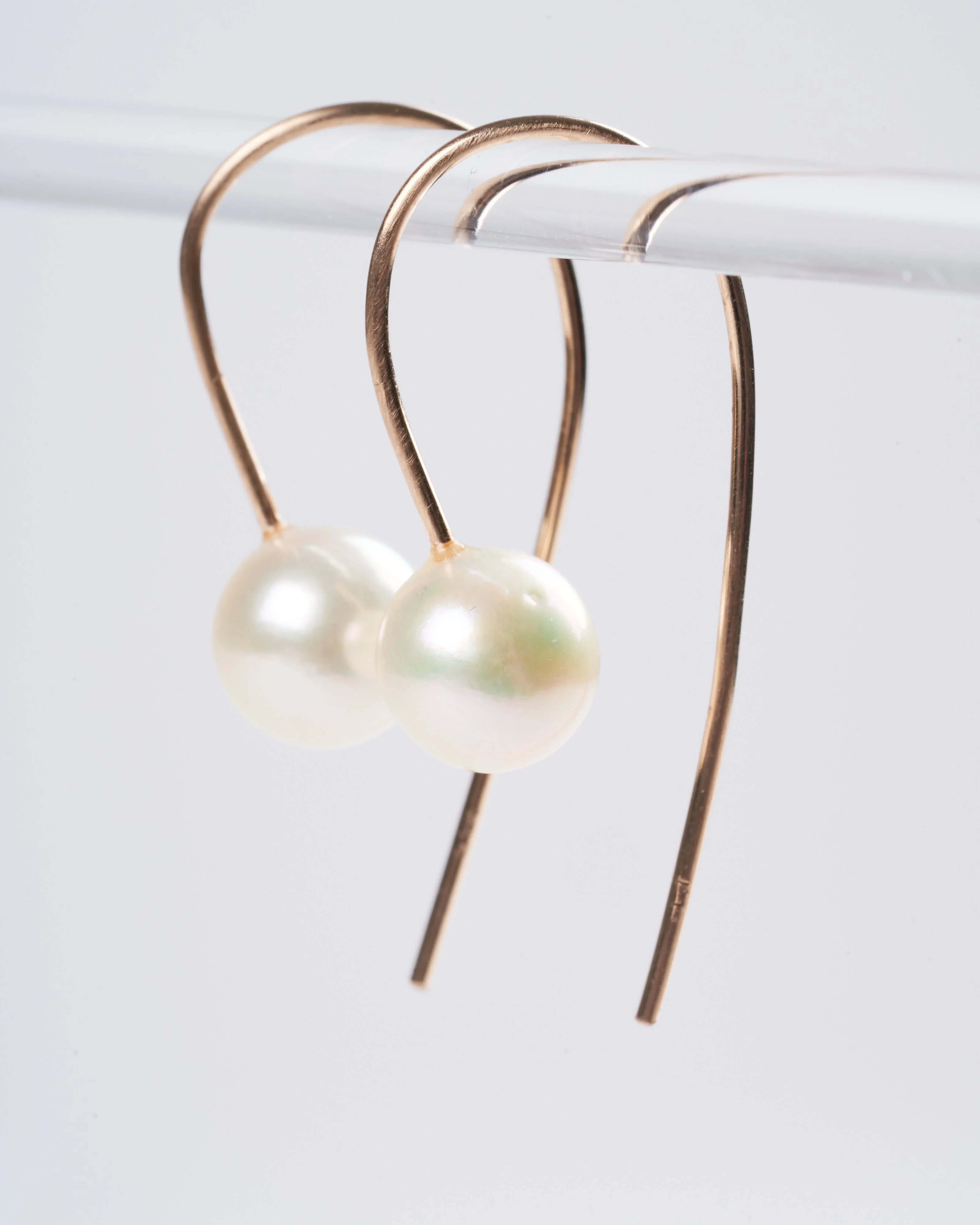 cream akoya pearl earrings - white/ gold - Image 3