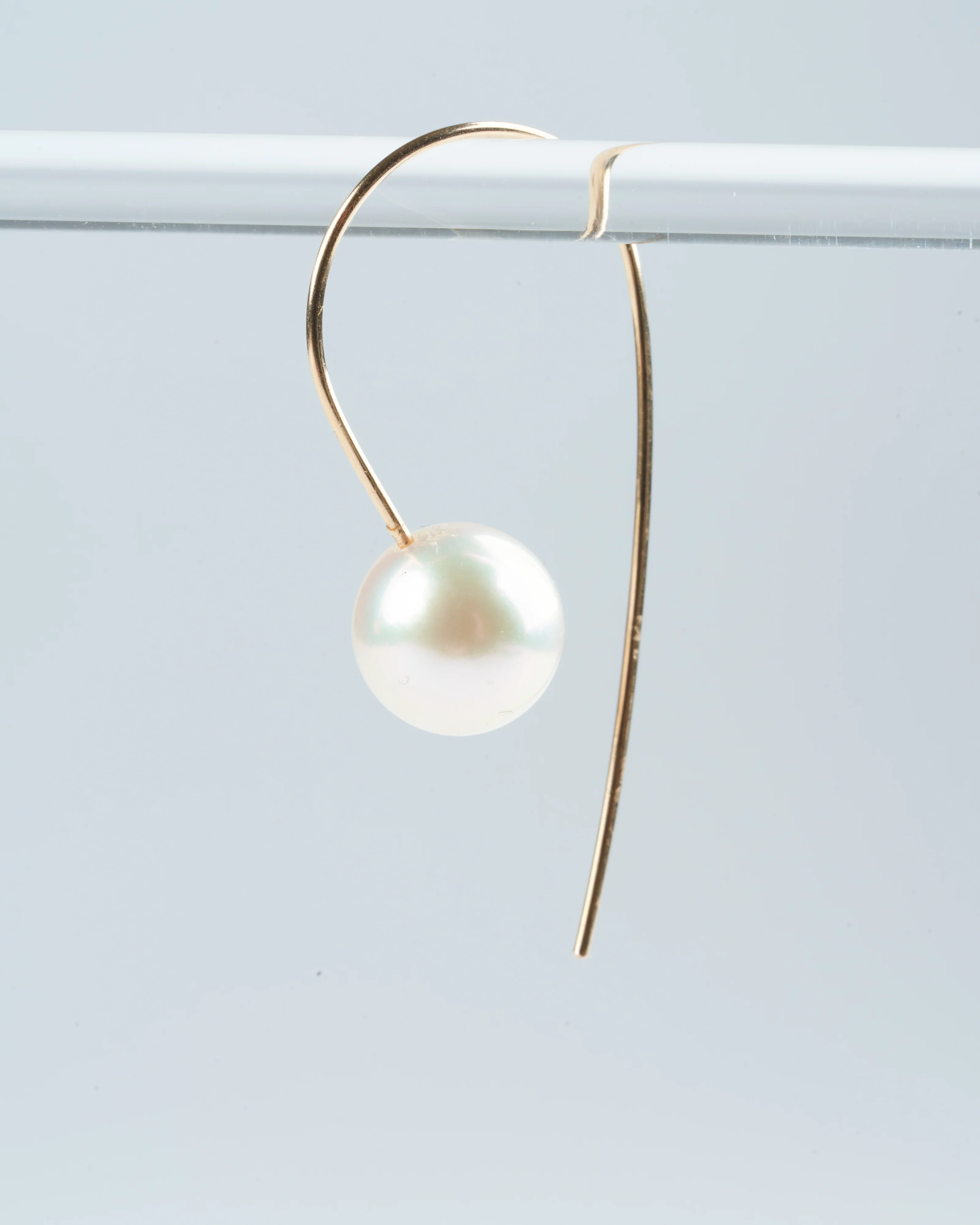 cream akoya pearl earrings - white/ gold - Image 5