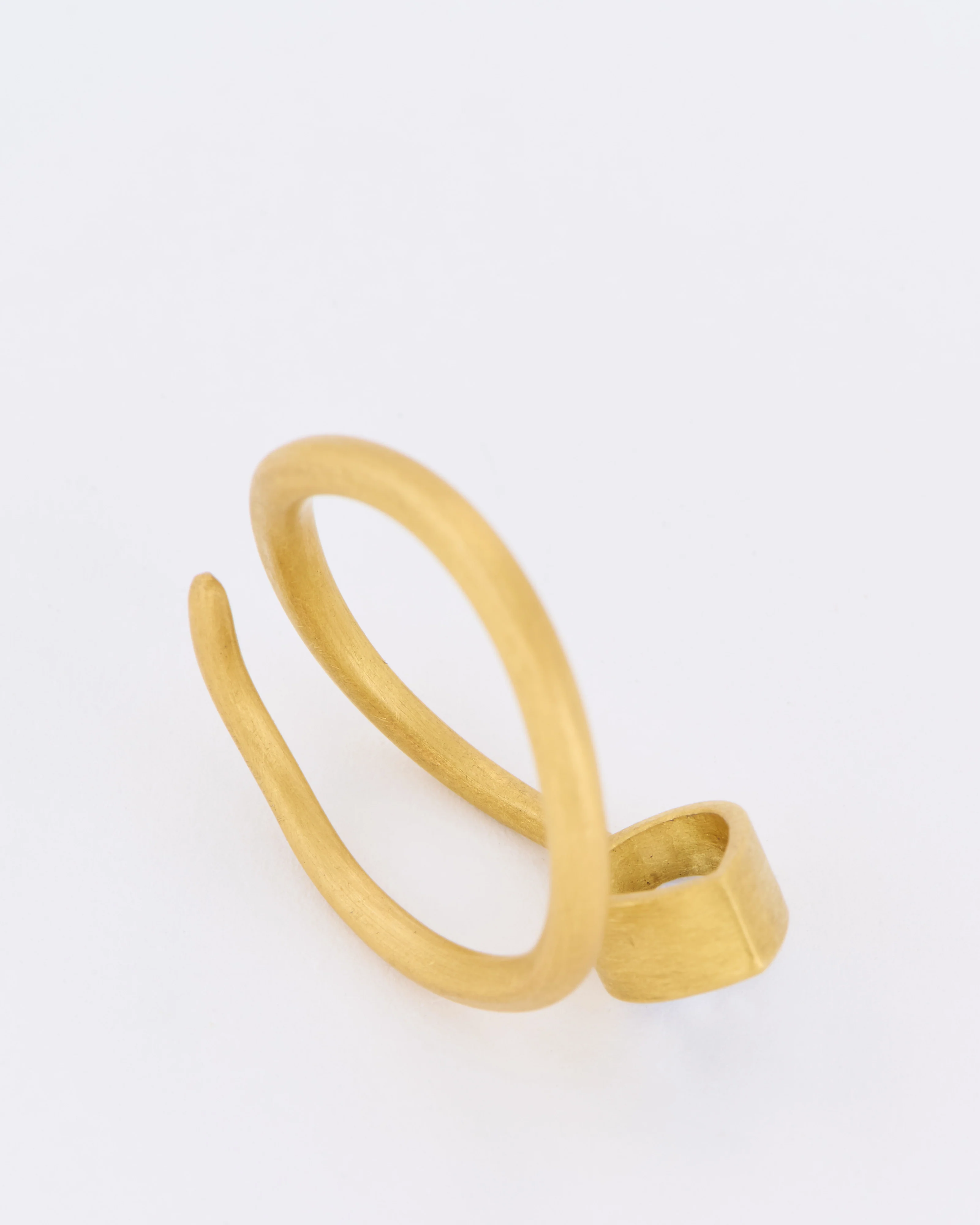 gold thick and thin wrap band w/ sapphire - Image 5
