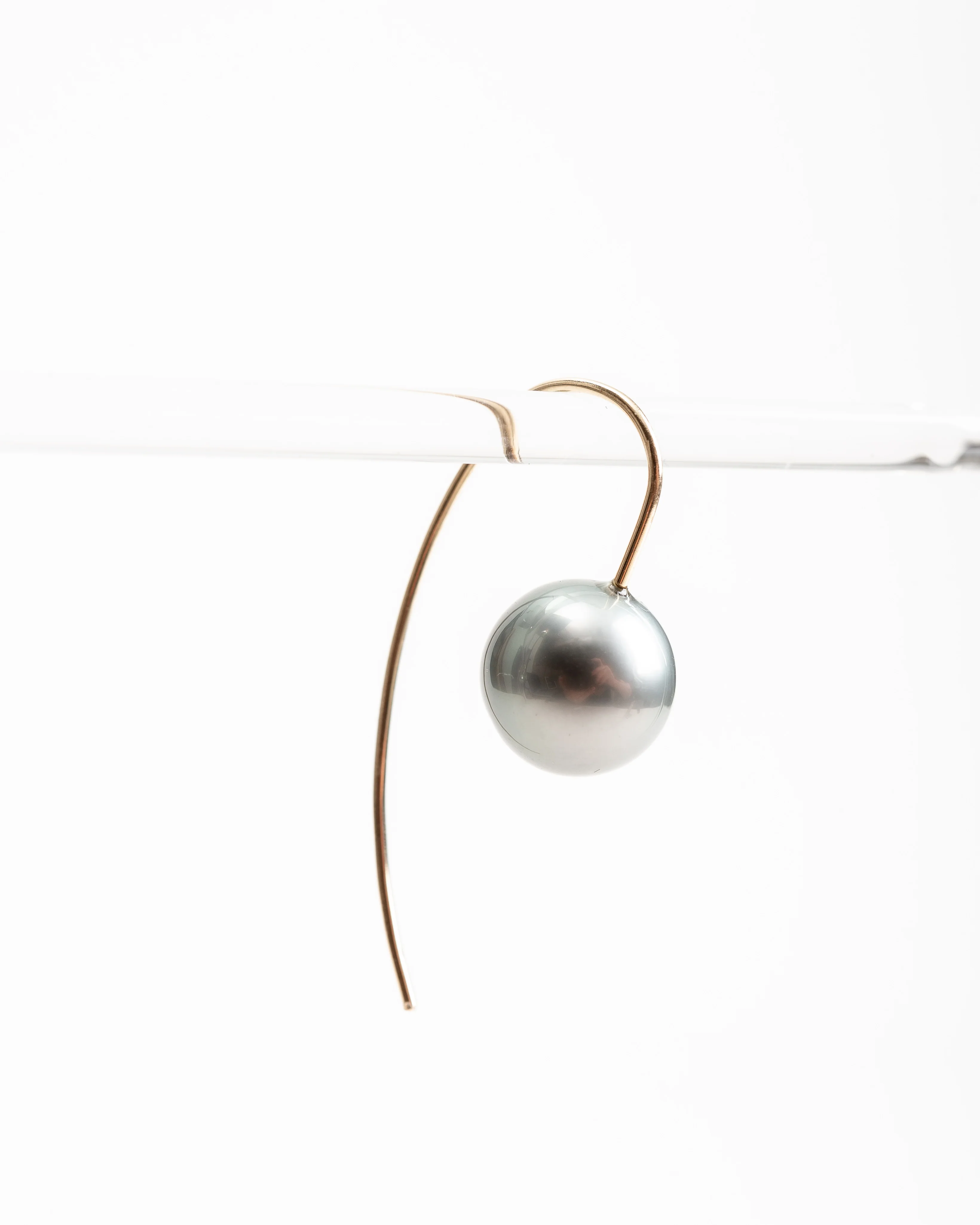 gray pearl earring - Image 3