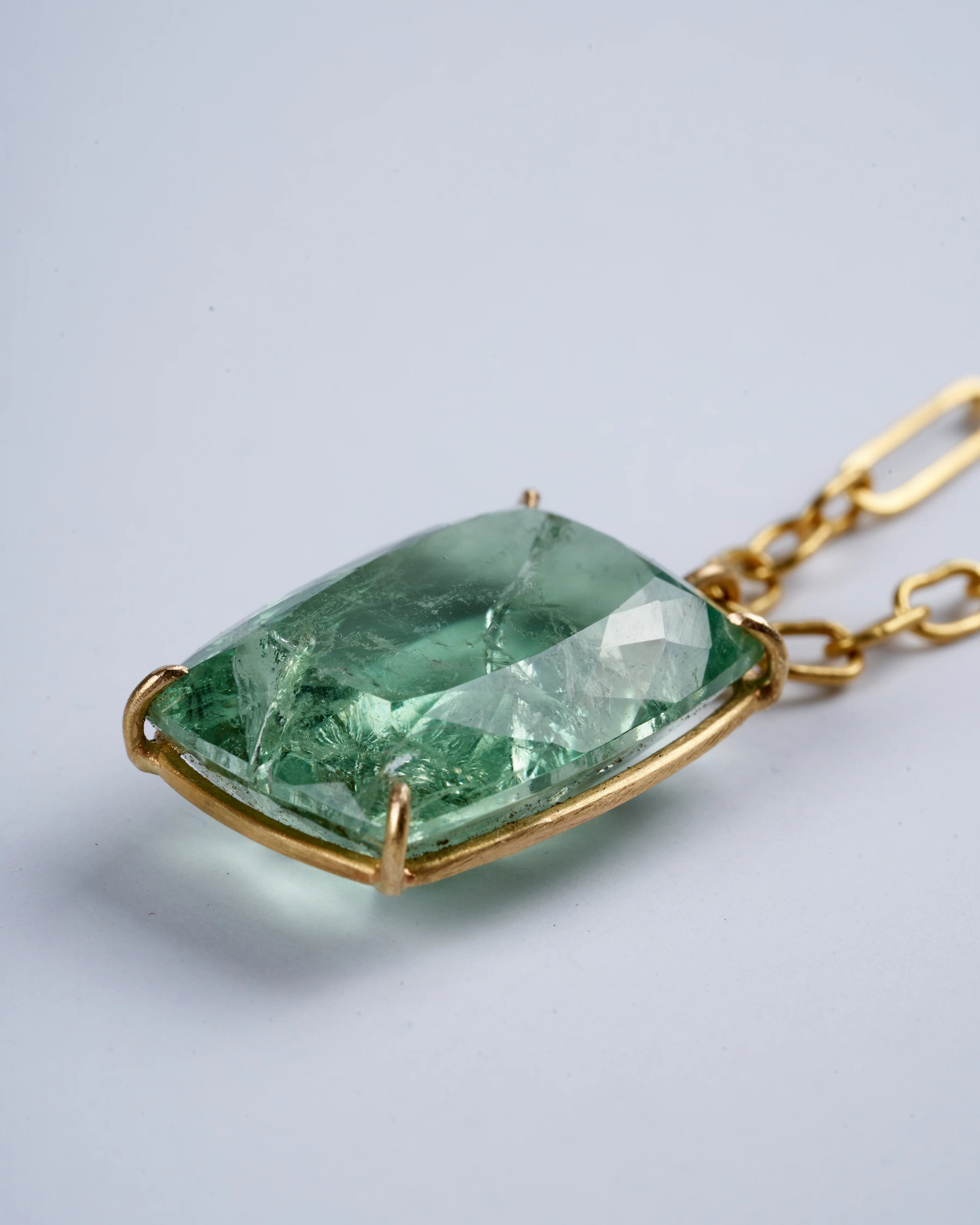 green beryl cushion cut pendant necklace - Image 3