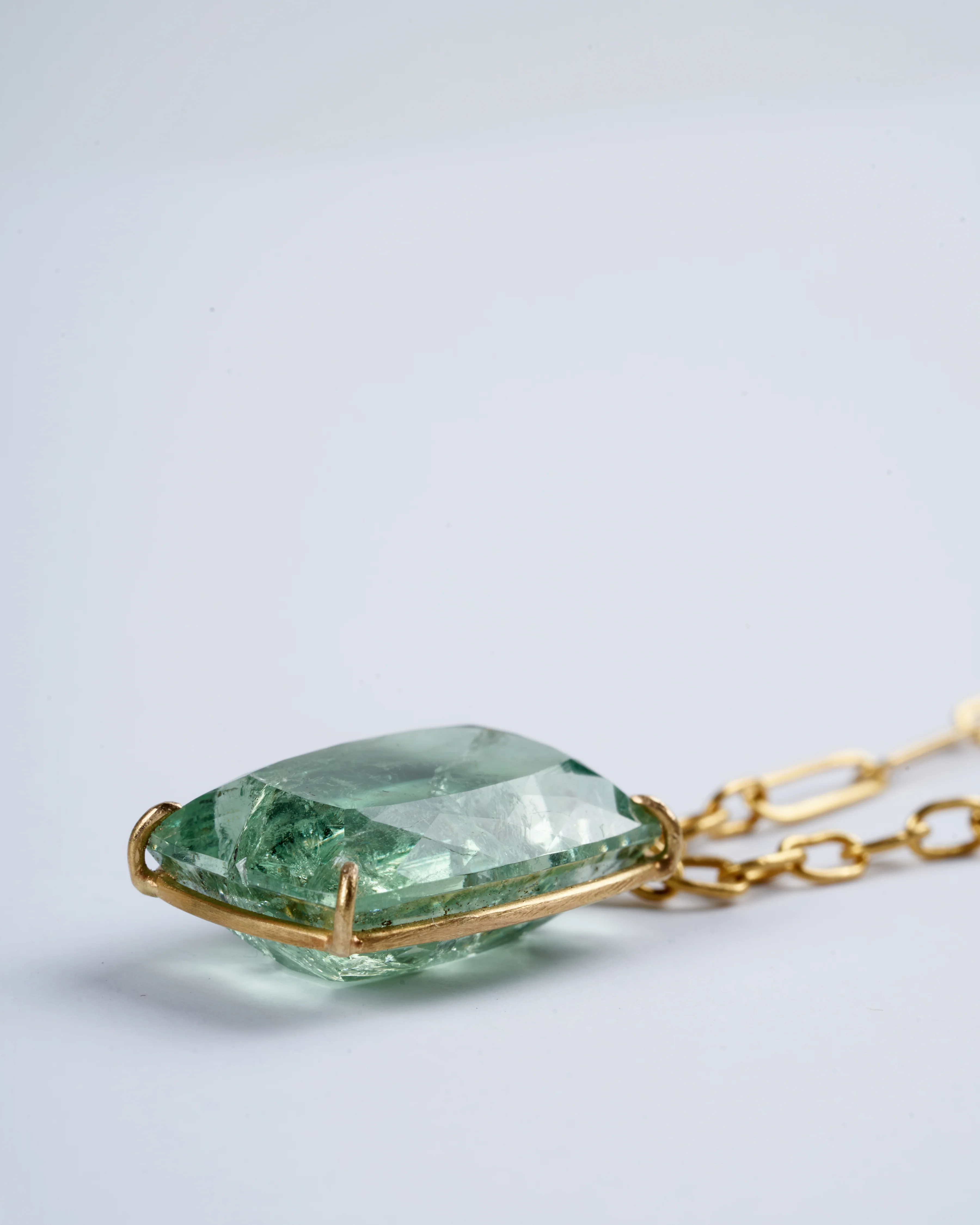 green beryl cushion cut pendant necklace - Image 4