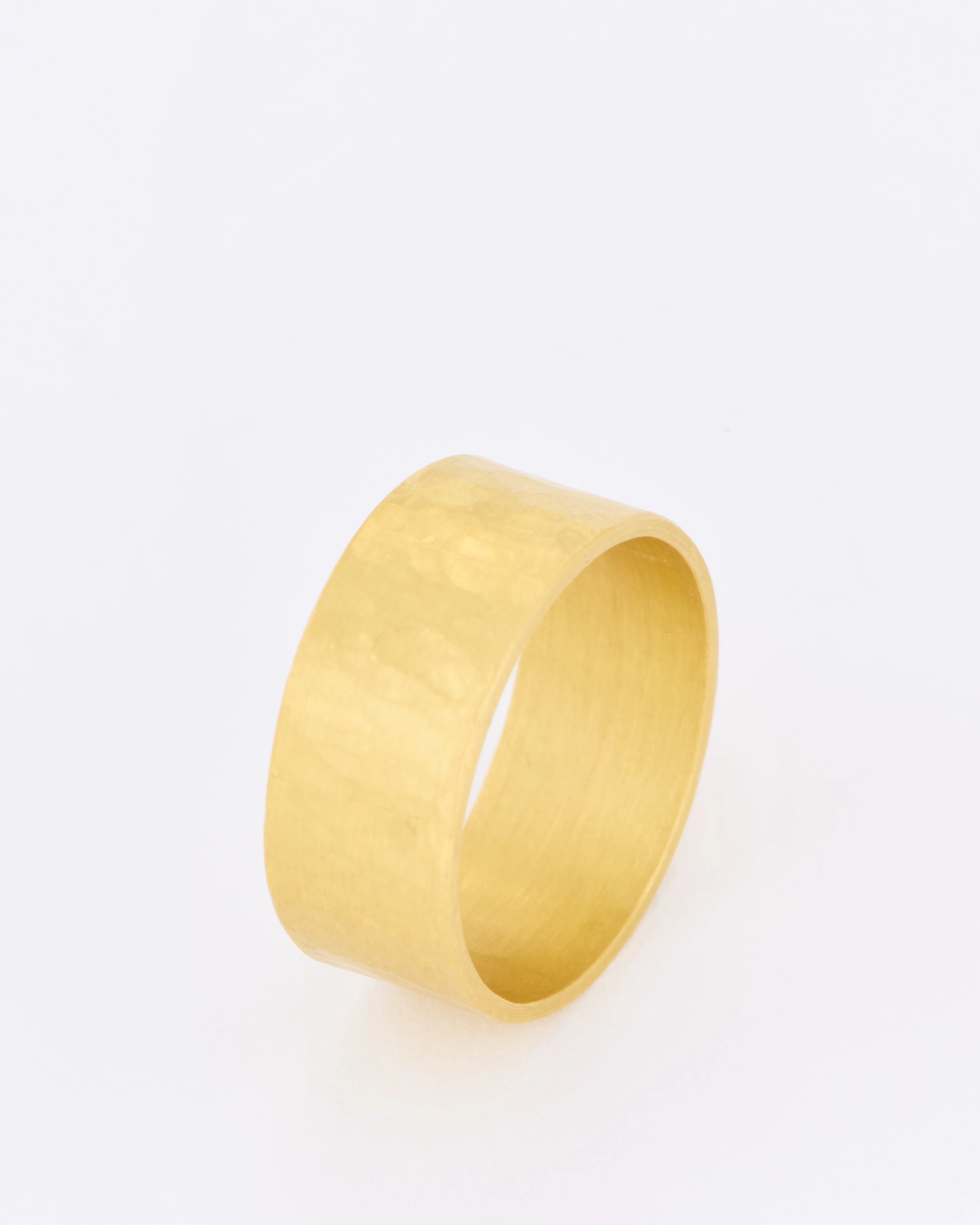 hammered 8mm wide band - Image 2