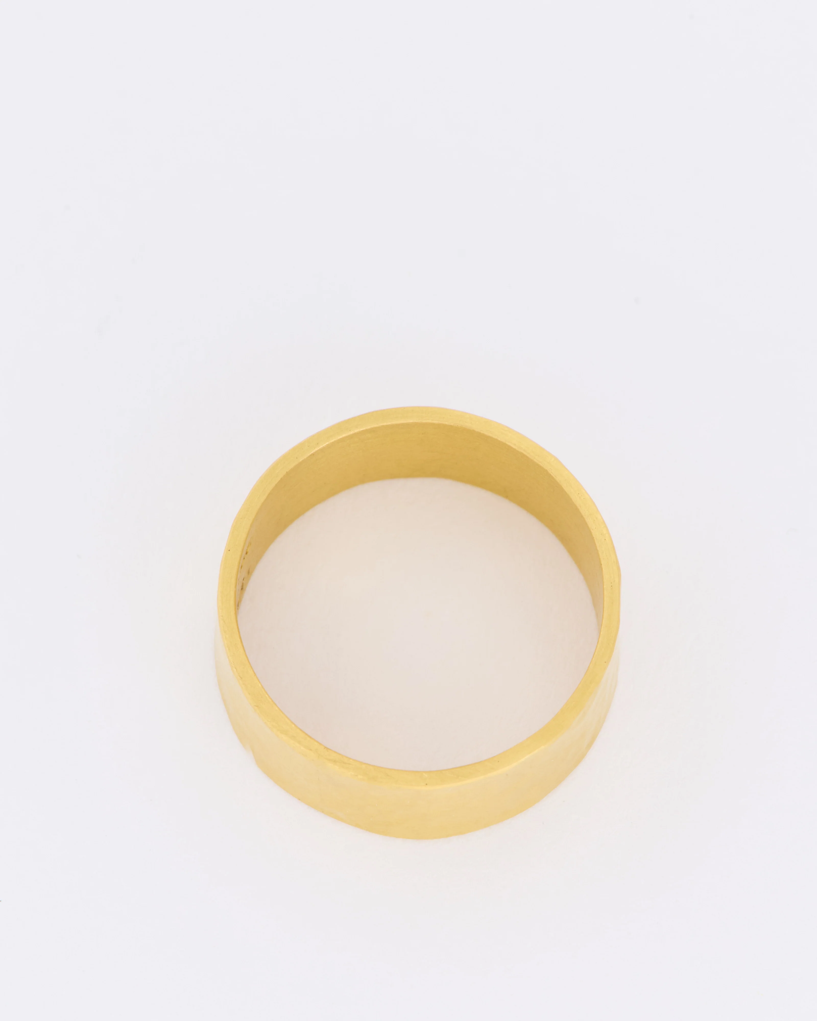 hammered 8mm wide band - Image 4