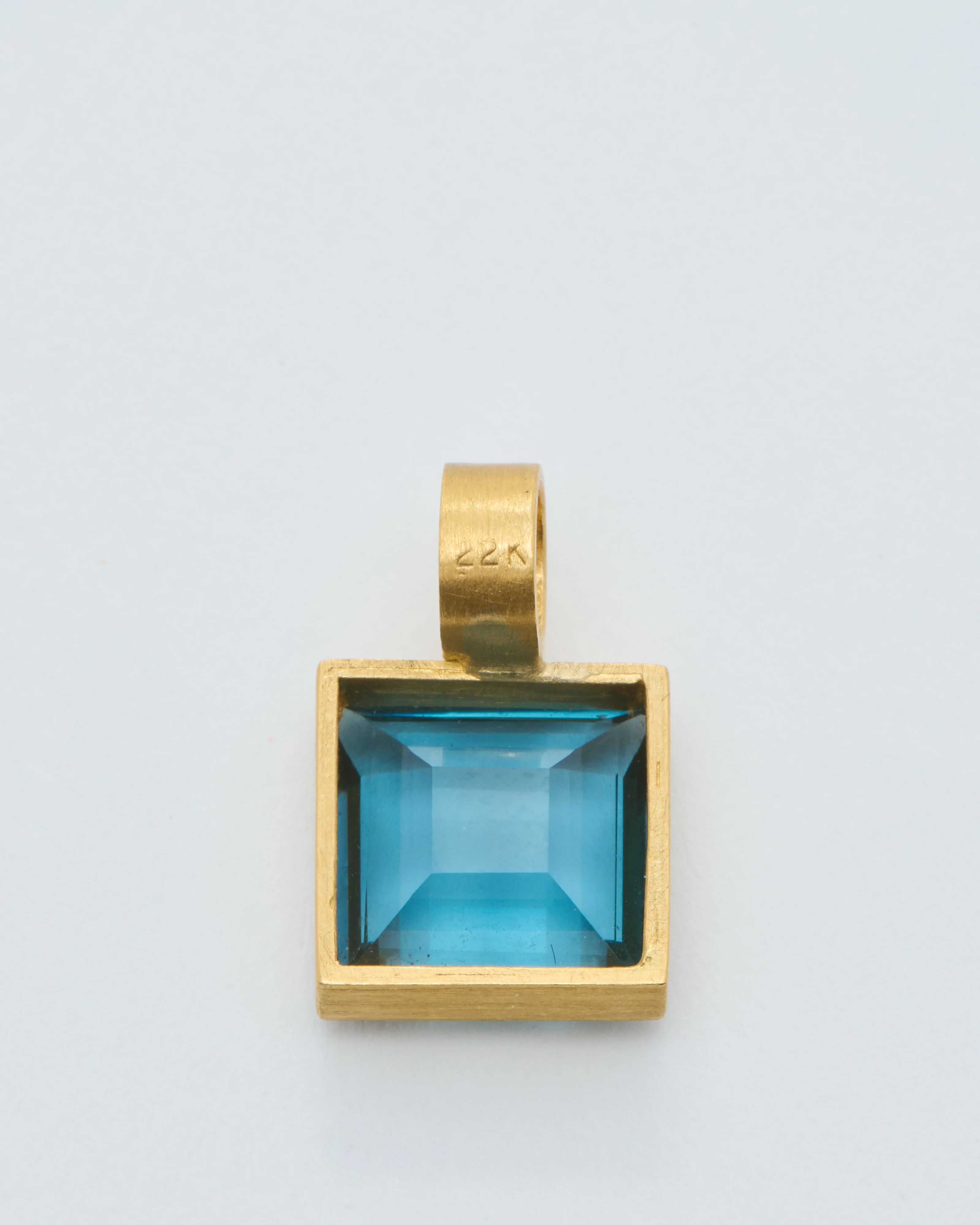 london blue topaz cube pendant - Image 6