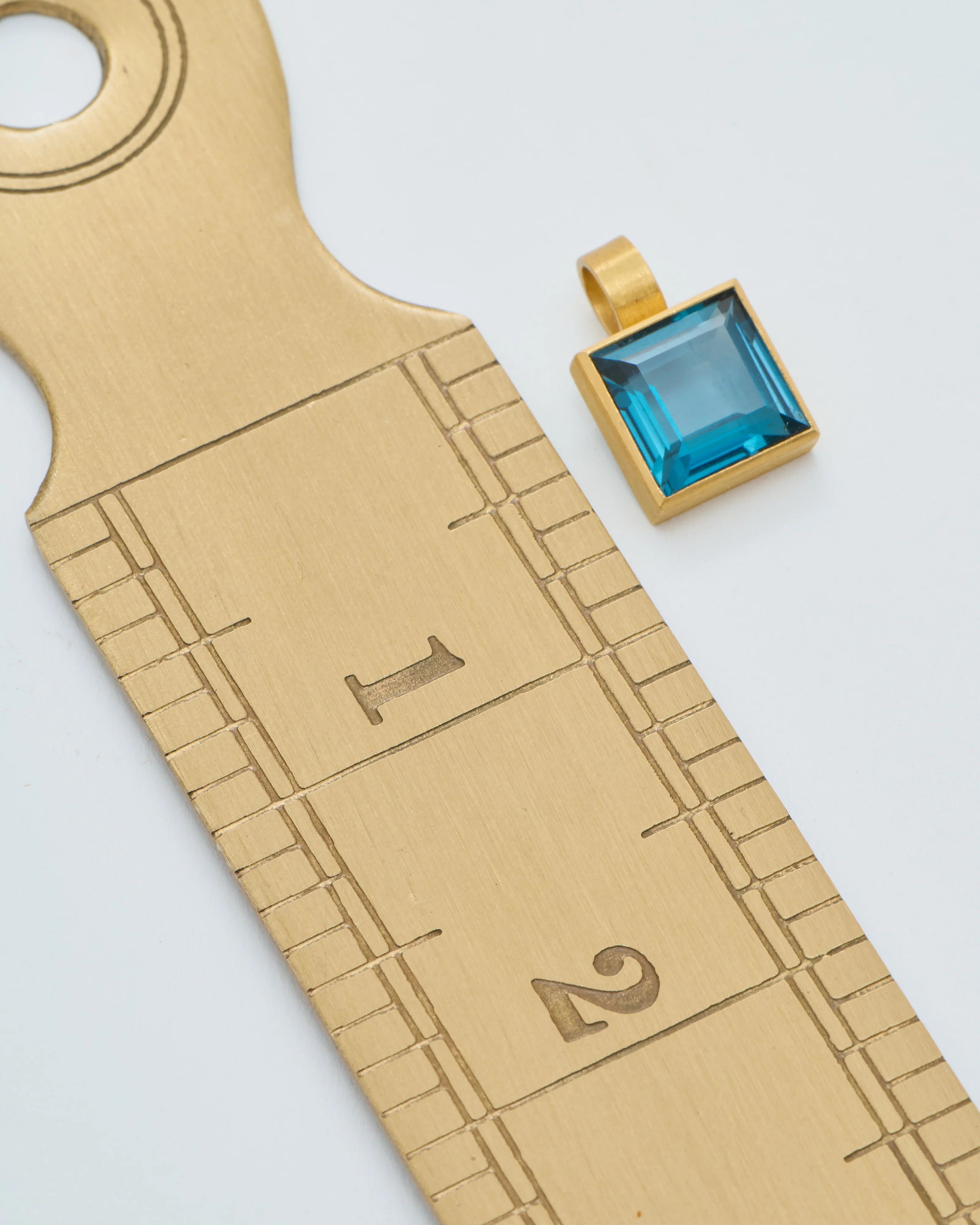 london blue topaz cube pendant - Image 7