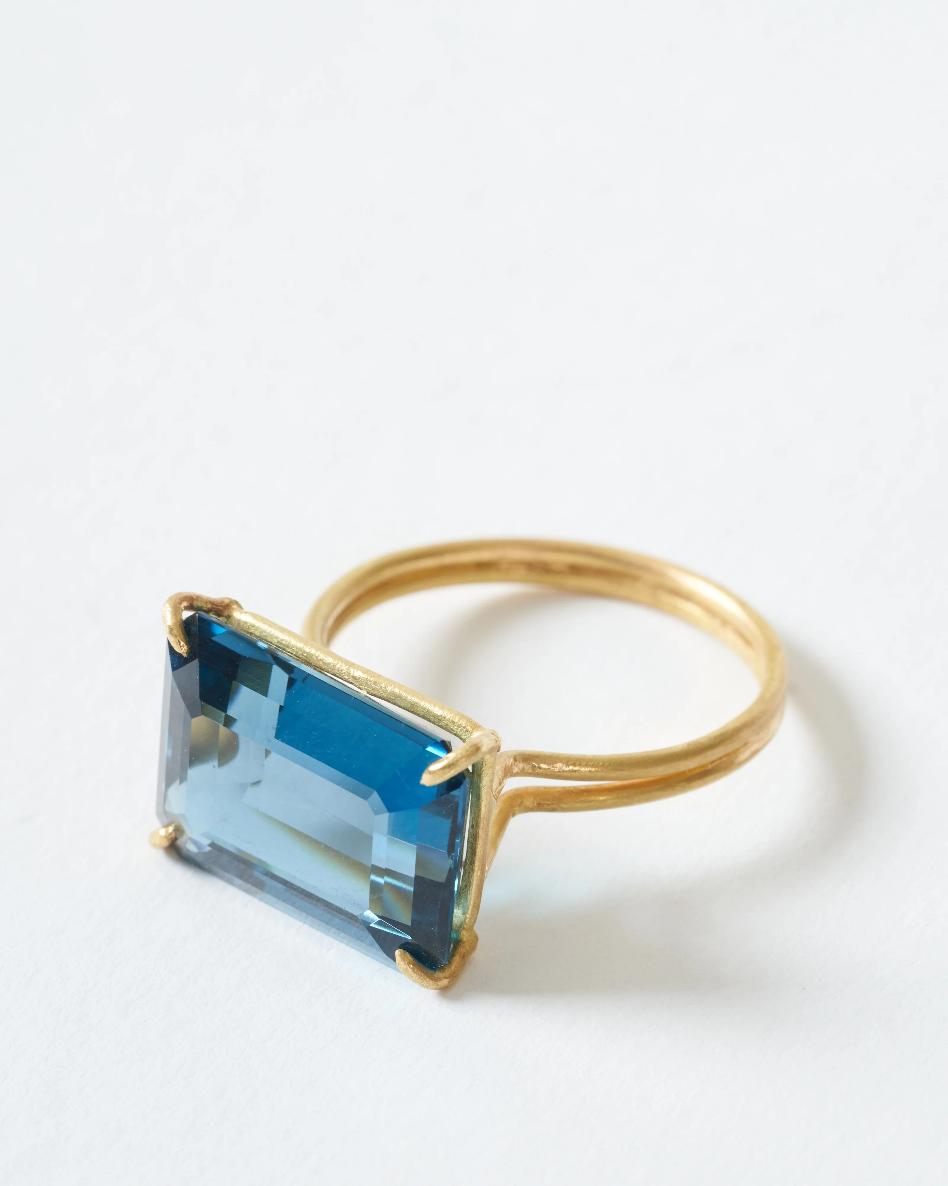london blue topaz east/west ring - Image 2
