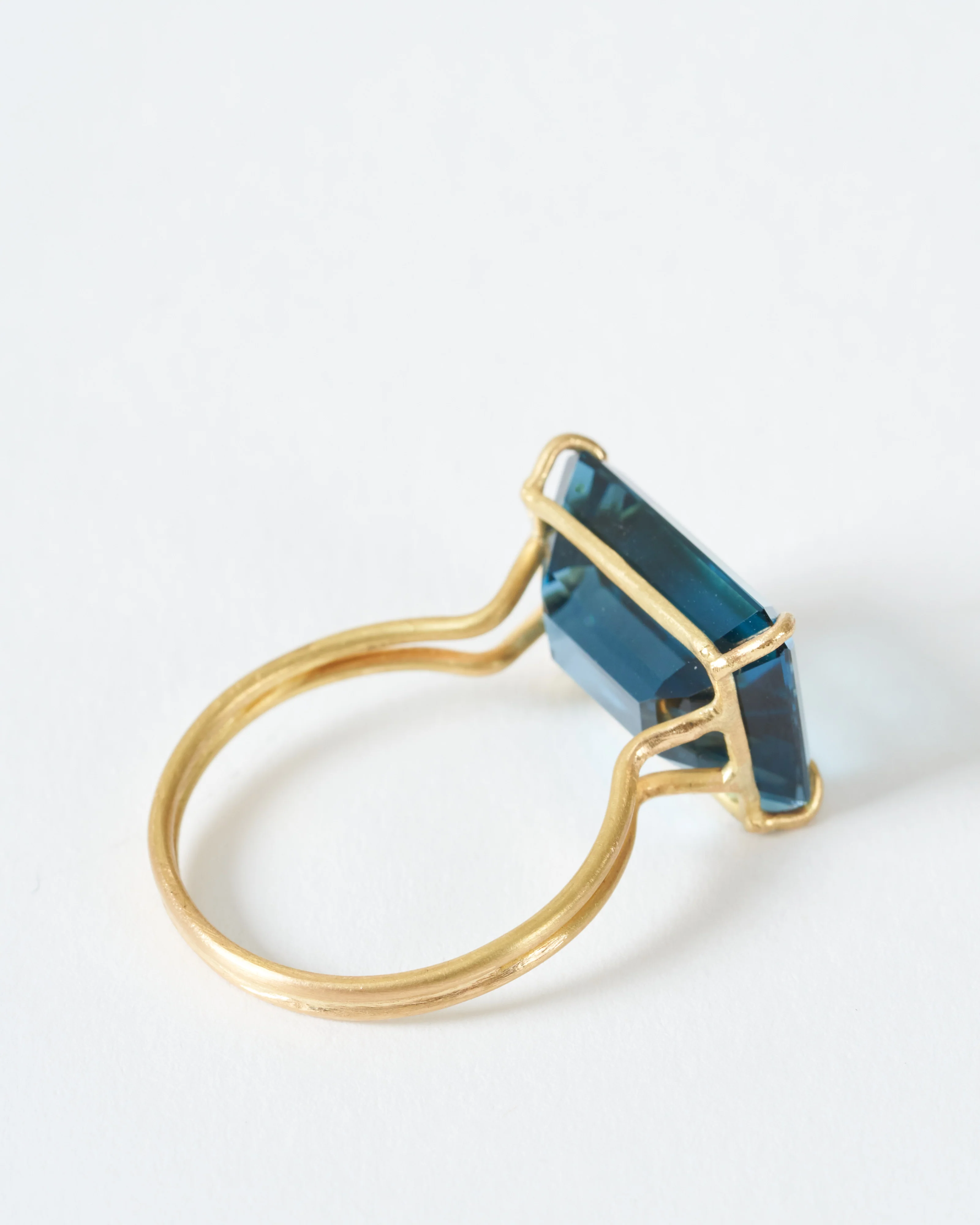 london blue topaz east/west ring - Image 5