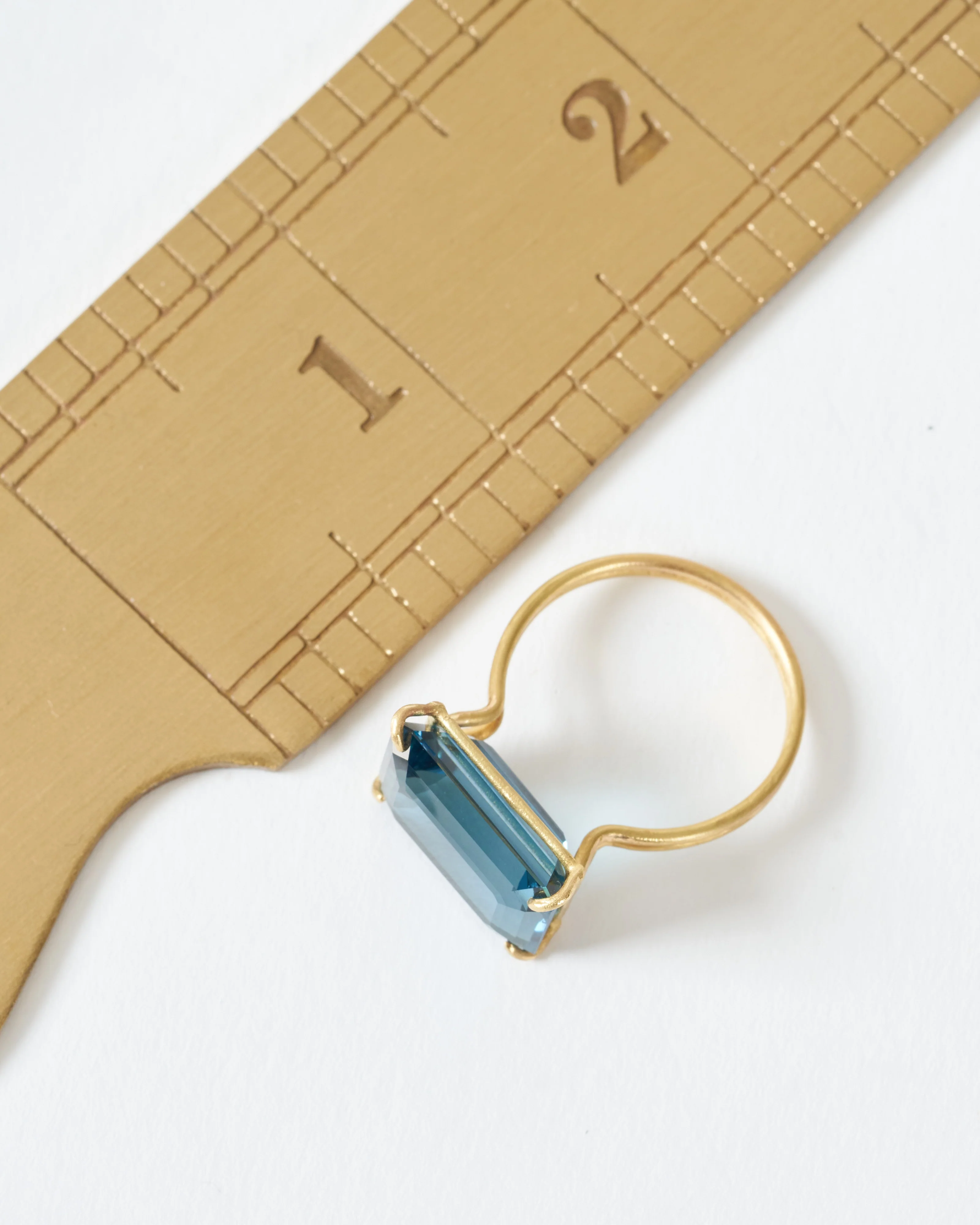 london blue topaz east/west ring - Image 6