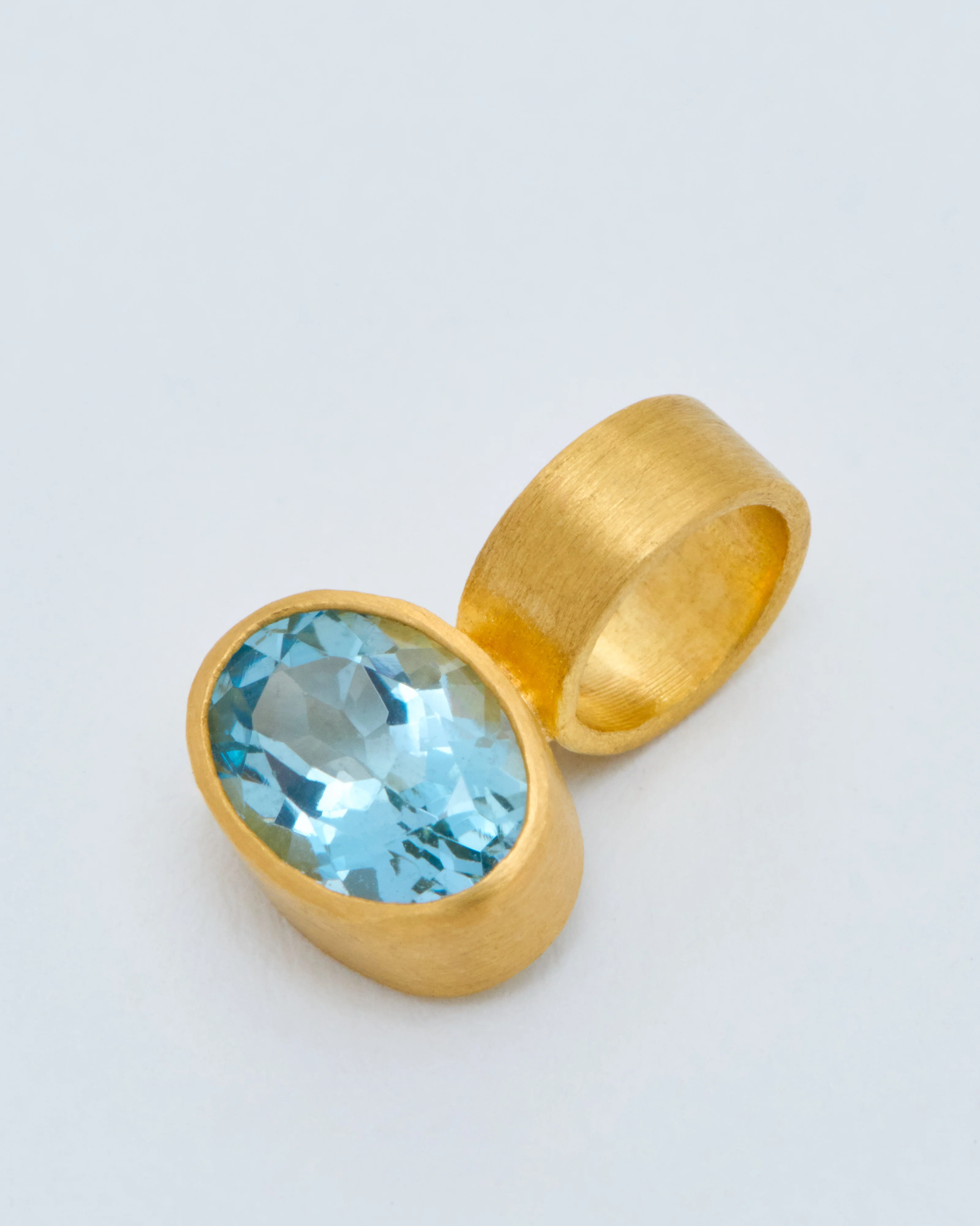 mini aqua oval gem pendnat - Image 5